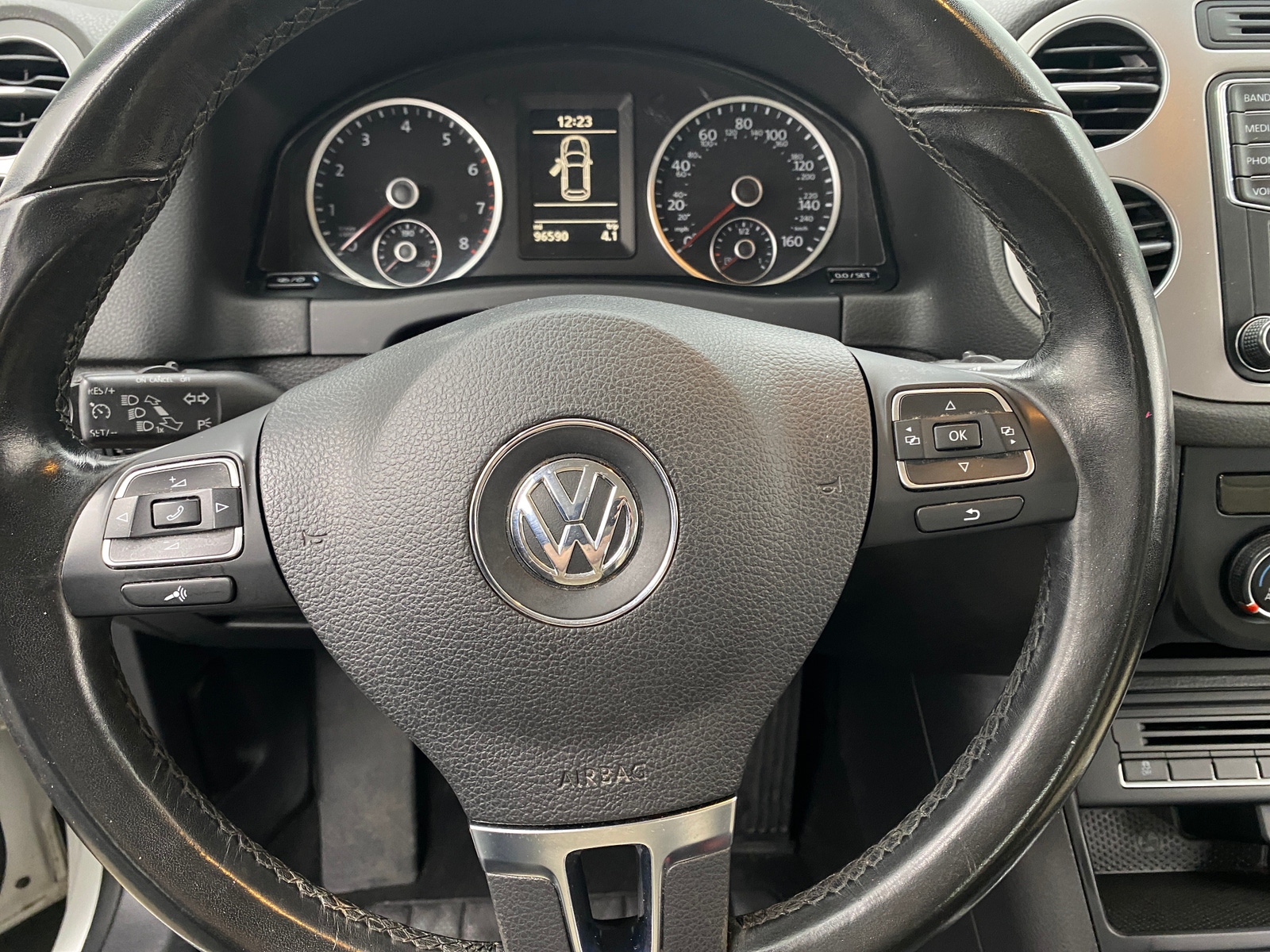 Thumbnail: 2017 Volkswagen Tiguan - 4