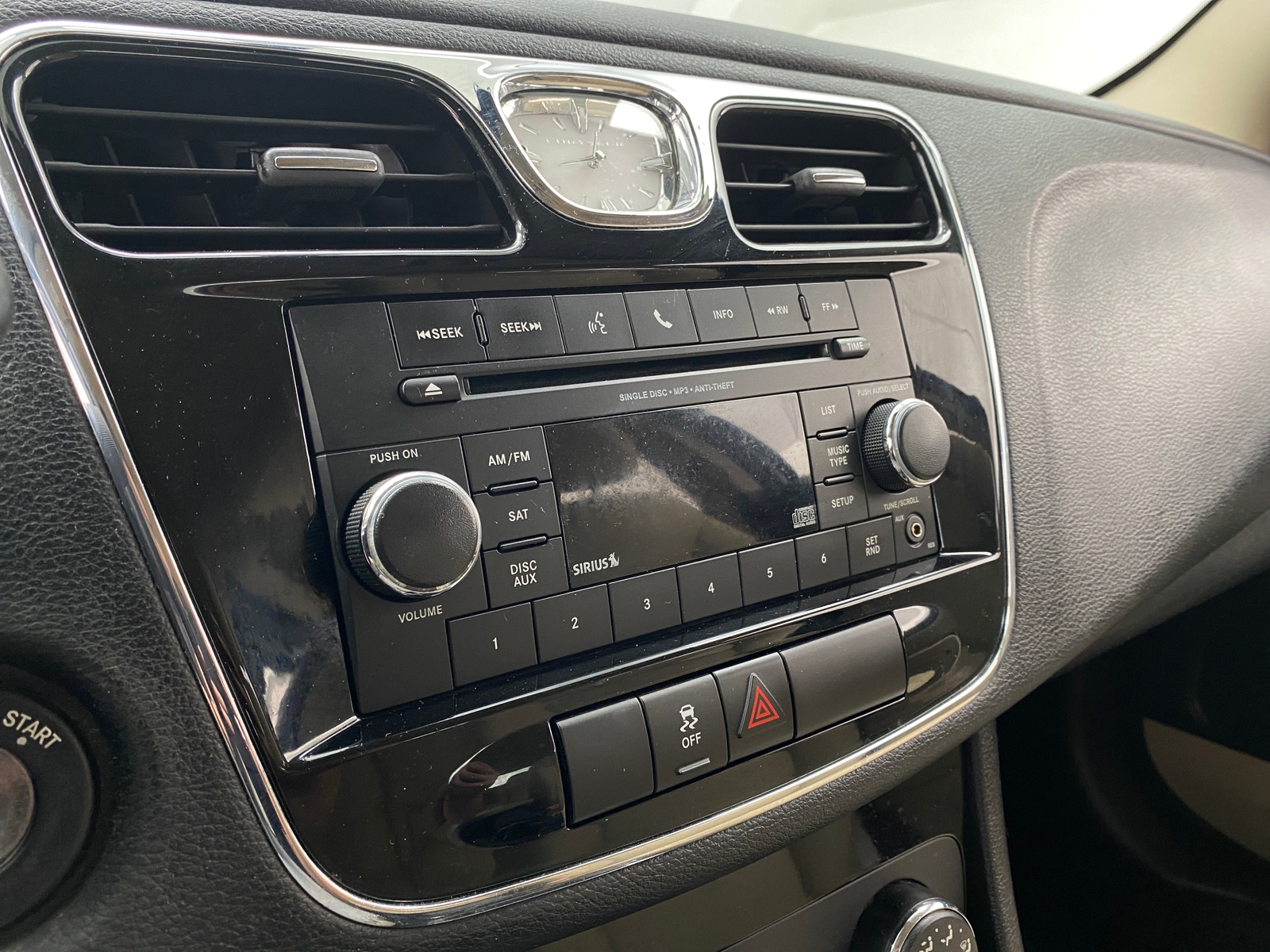 Thumbnail: 2012 Chrysler 200 - 4