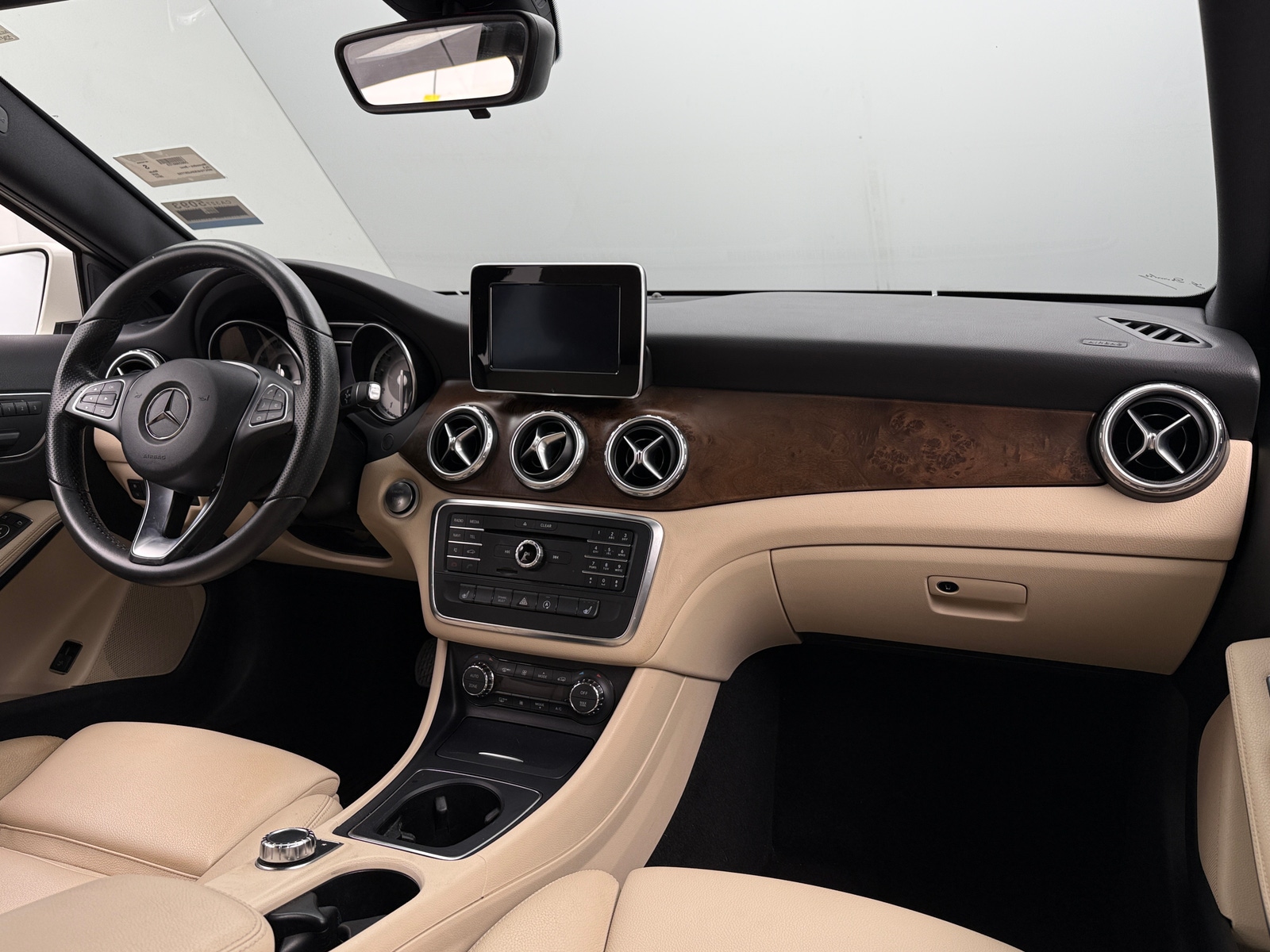Thumbnail: 2017 Mercedes-Benz GLA - 2
