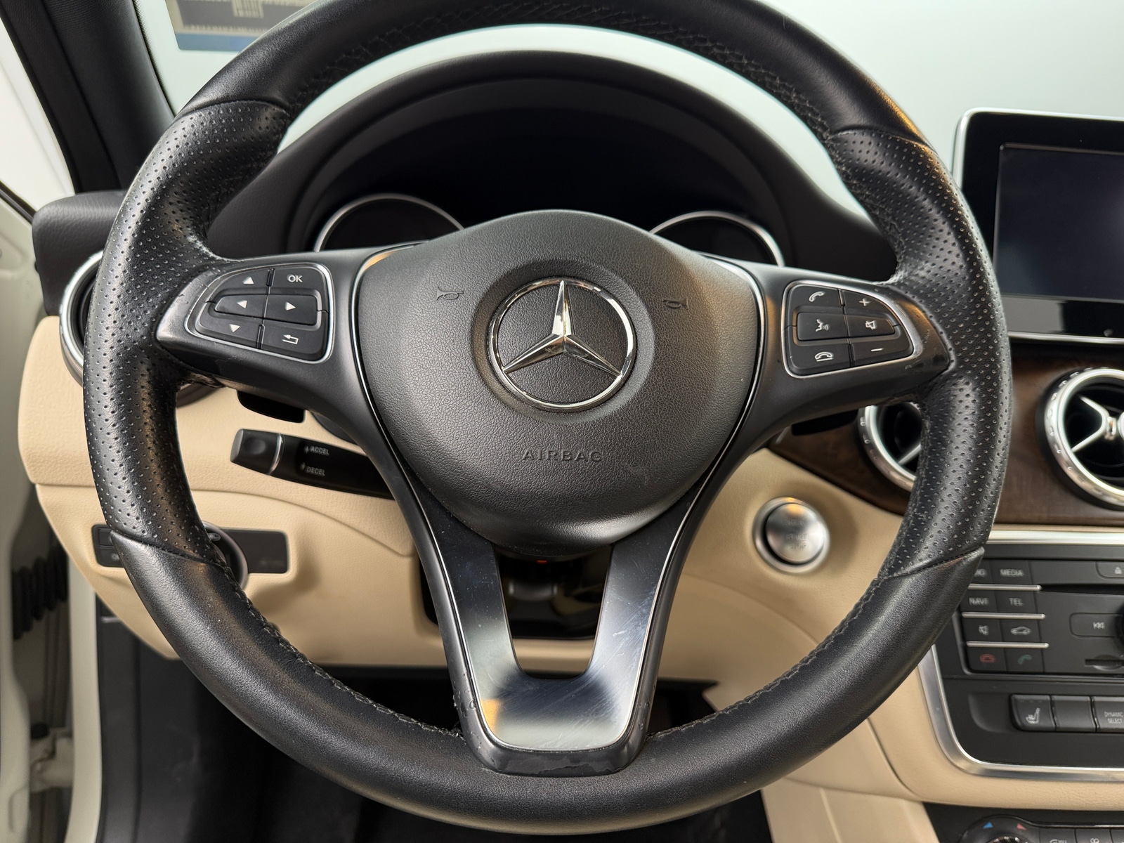 Thumbnail: 2017 Mercedes-Benz GLA - 4