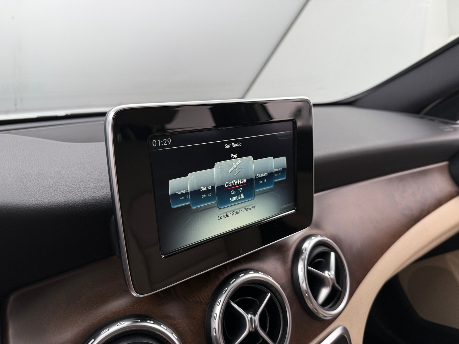 Thumbnail: 2017 Mercedes-Benz GLA - 3