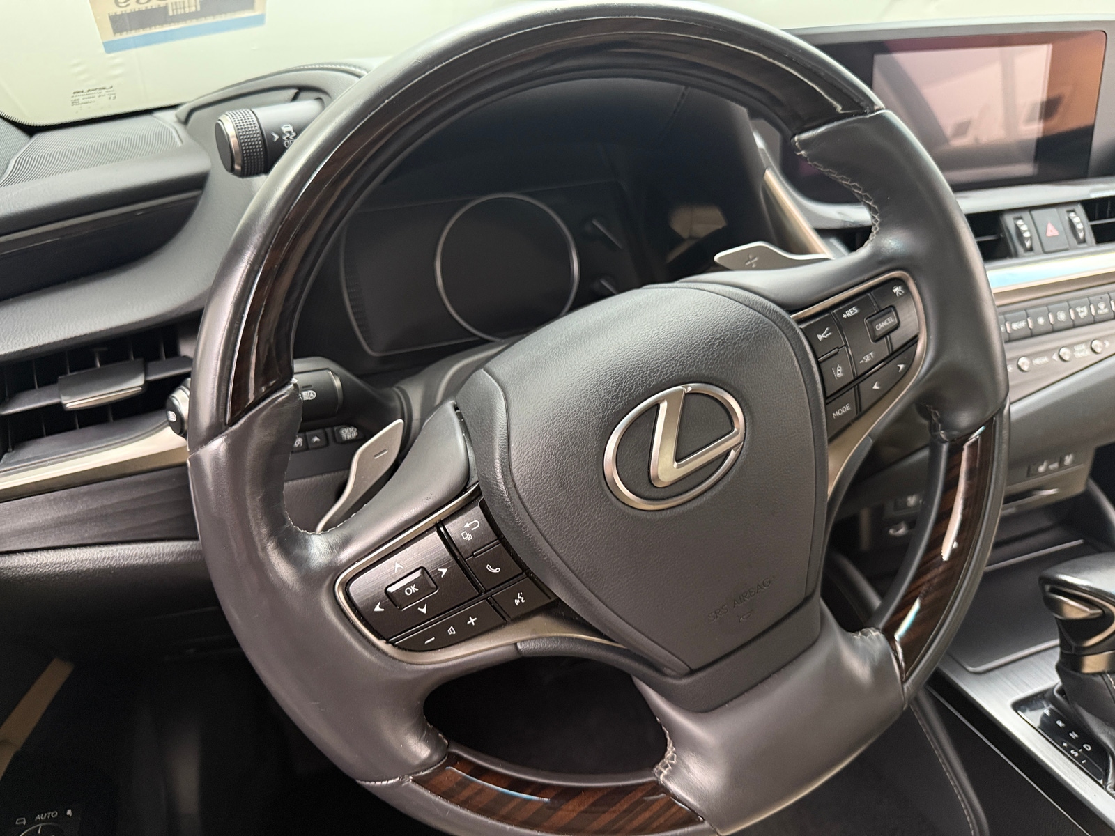 Thumbnail: 2021 Lexus ES - 4