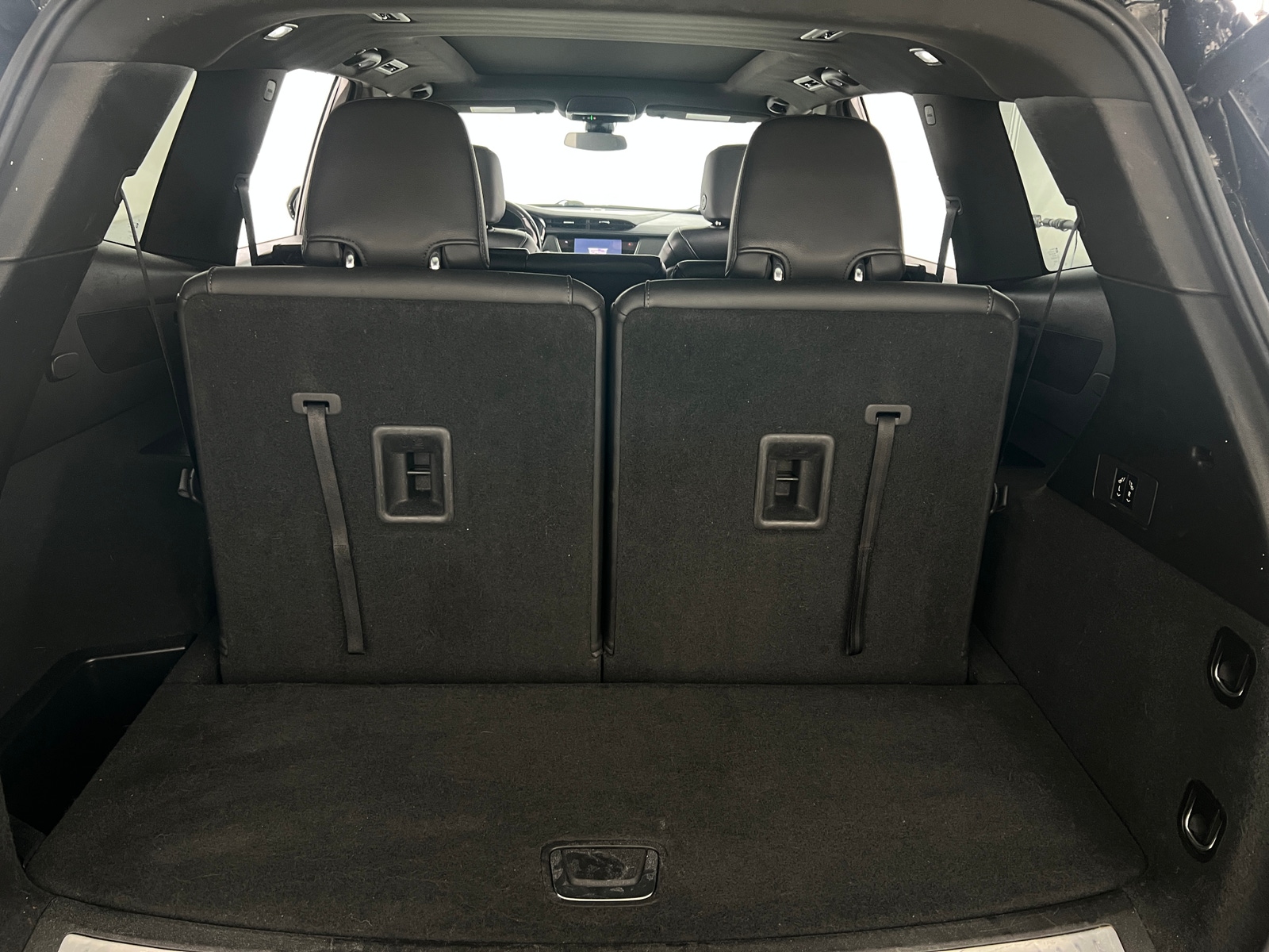 Thumbnail: 2023 Cadillac XT6 - 6