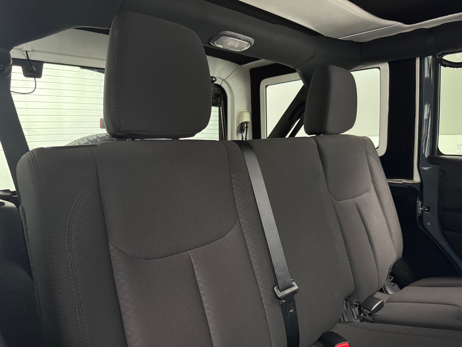 Thumbnail: 2015 Jeep Wrangler - 6