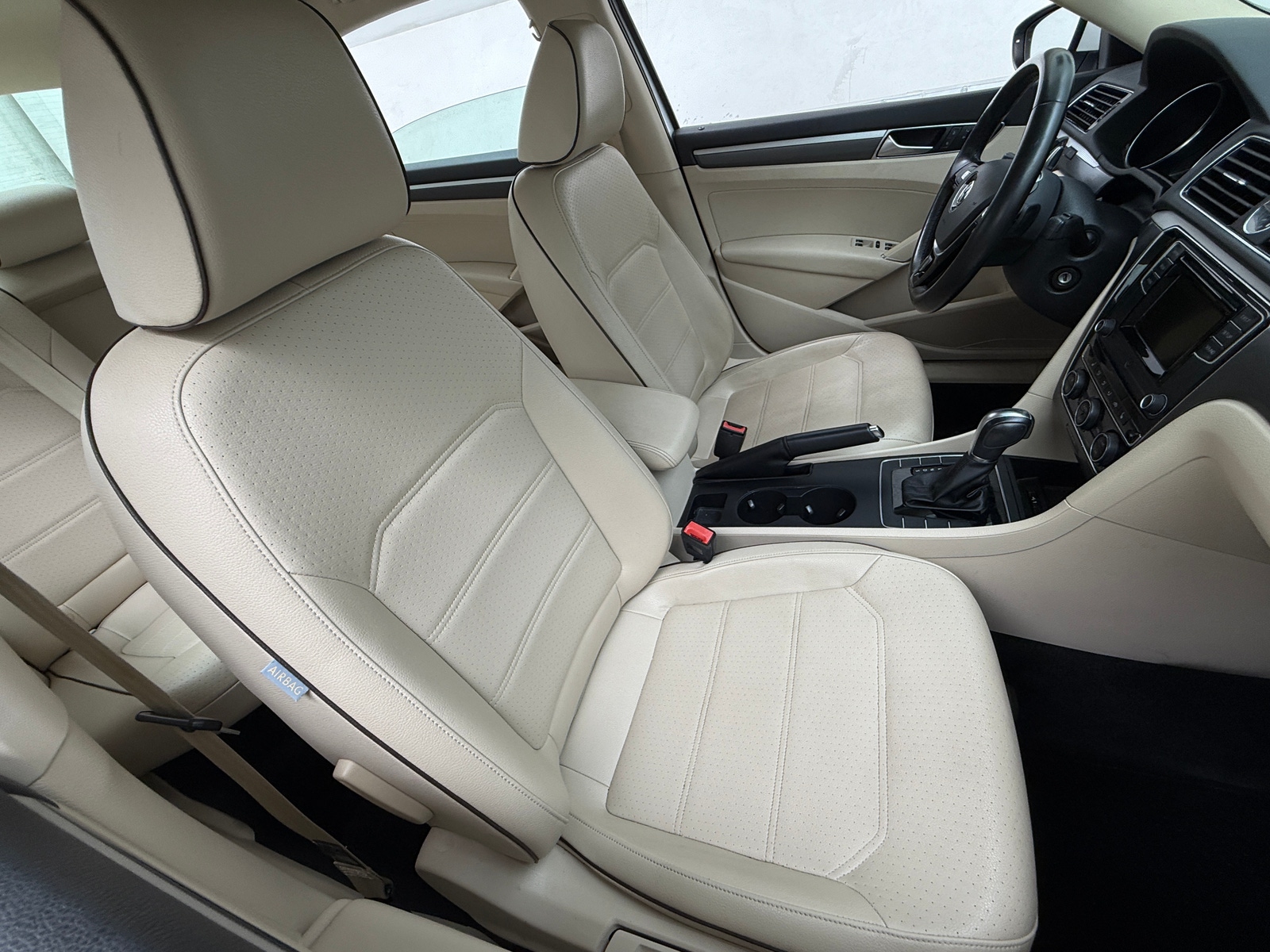 Thumbnail: 2016 Volkswagen Passat - 2