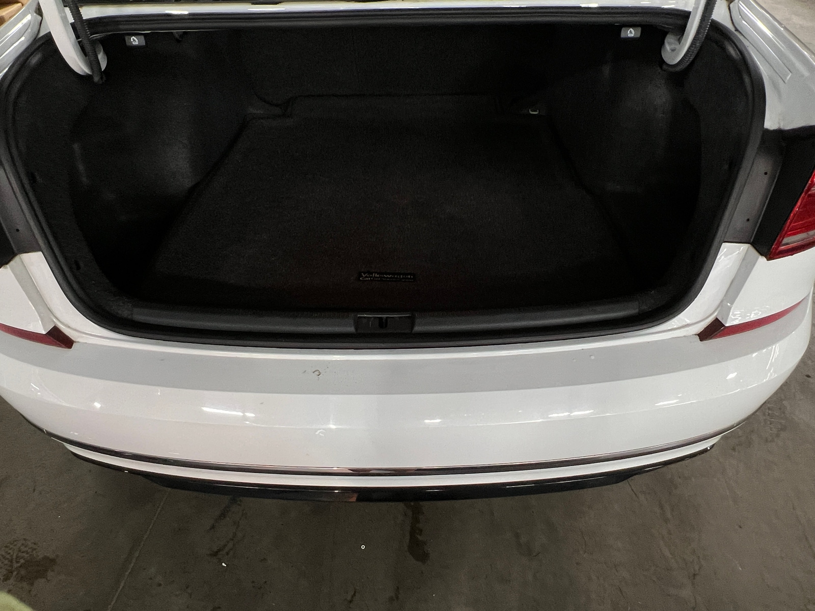 Thumbnail: 2016 Volkswagen Passat - 7