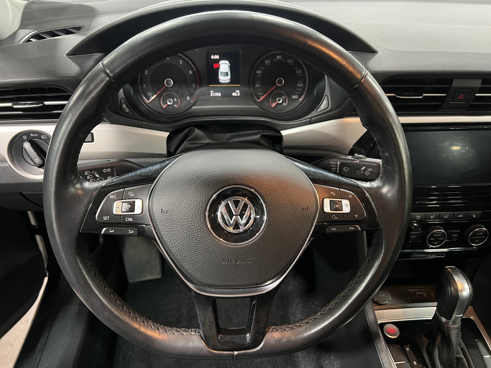 Thumbnail: 2020 Volkswagen Passat - 4