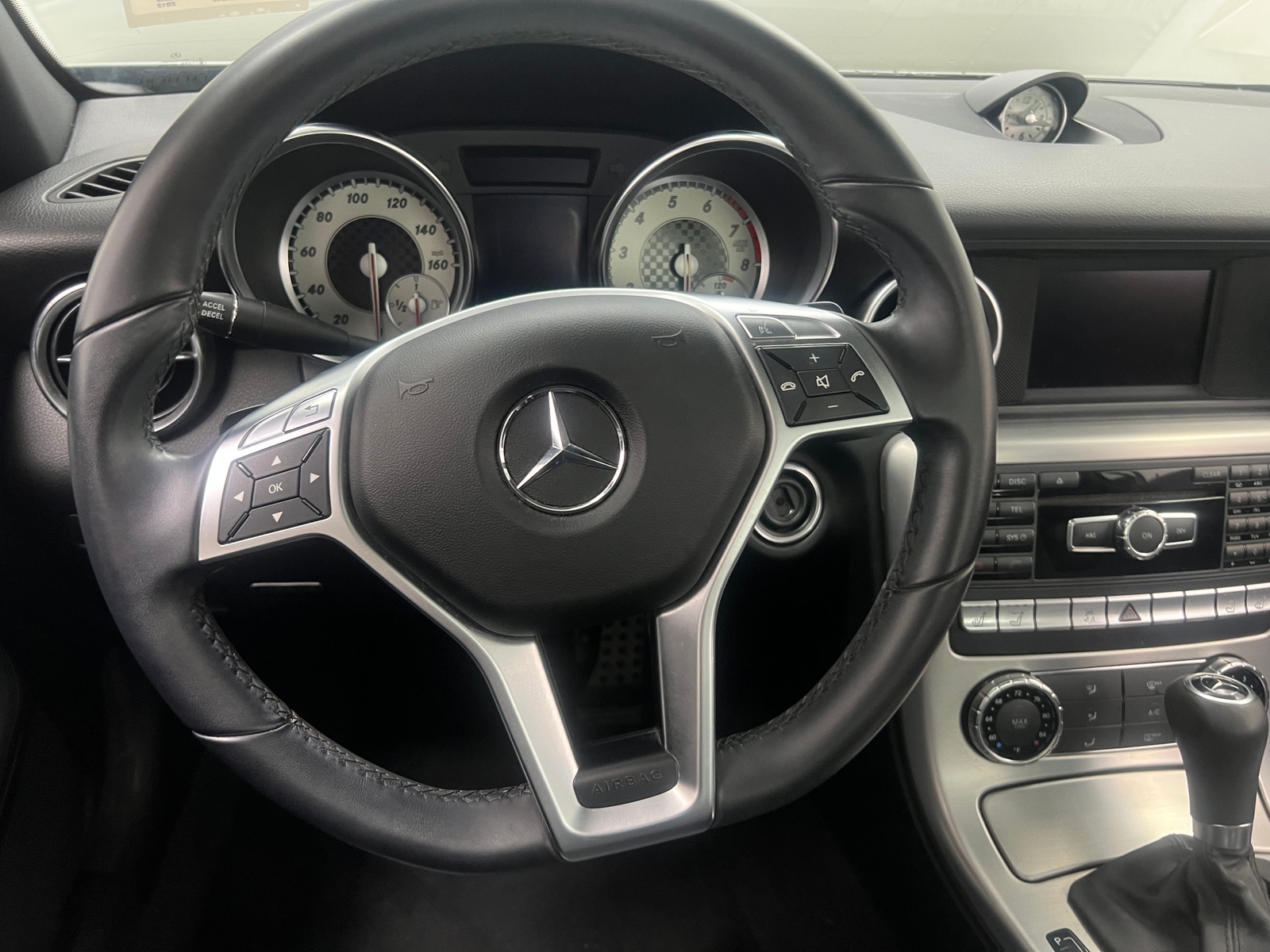 Thumbnail: 2012 Mercedes-Benz SLK - 3