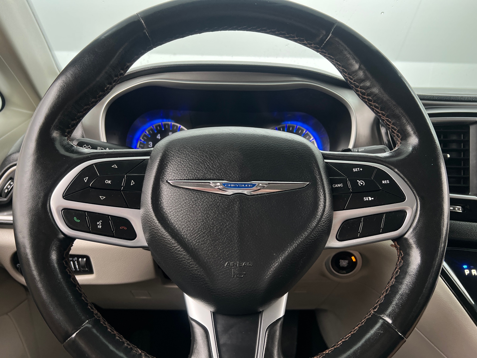 Thumbnail: 2020 Chrysler Pacifica - 4