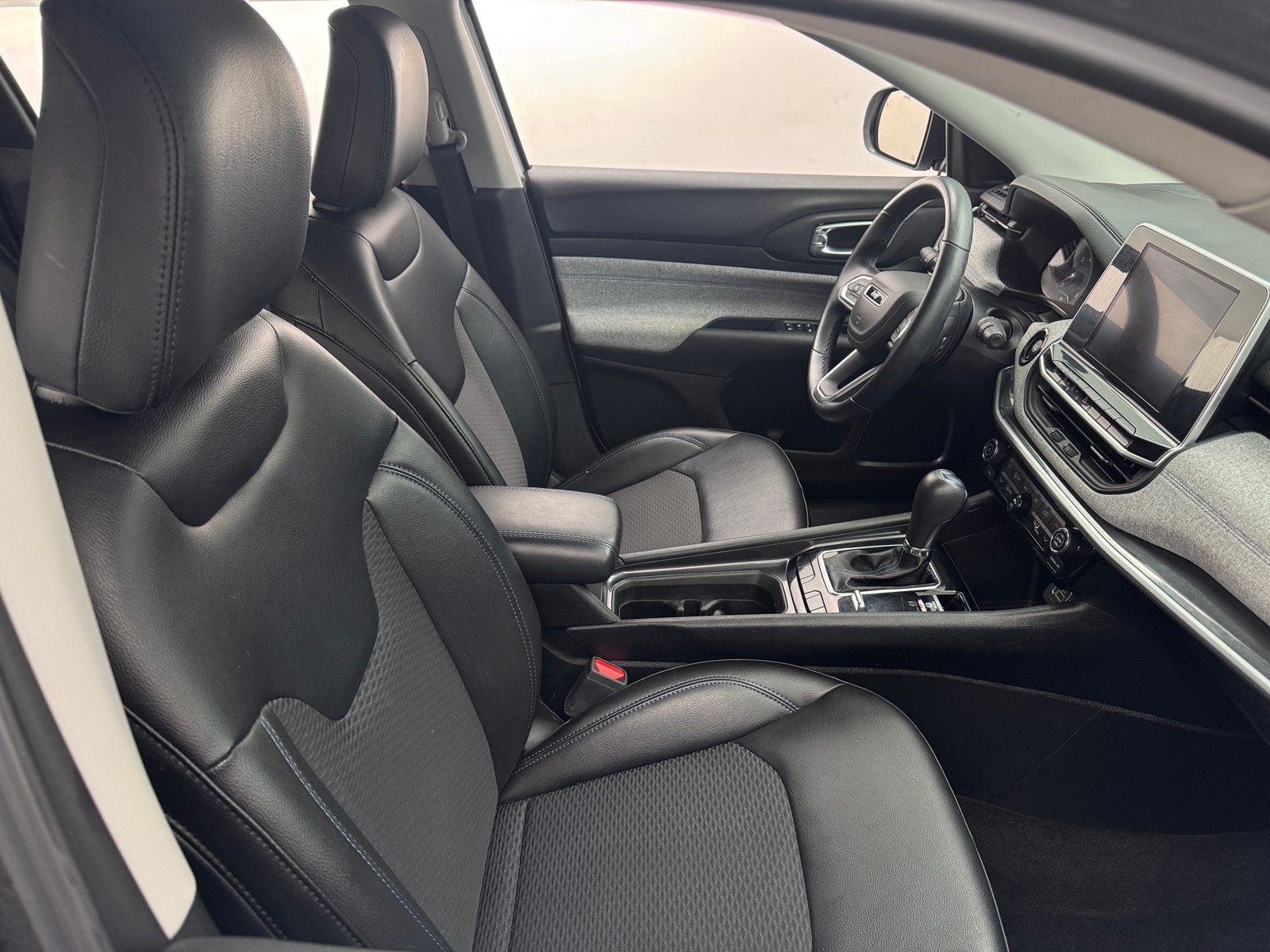 Thumbnail: 2022 Jeep Compass - 2