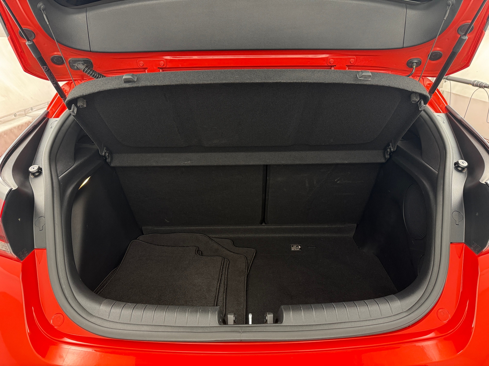 Thumbnail: 2019 Hyundai Veloster - 5