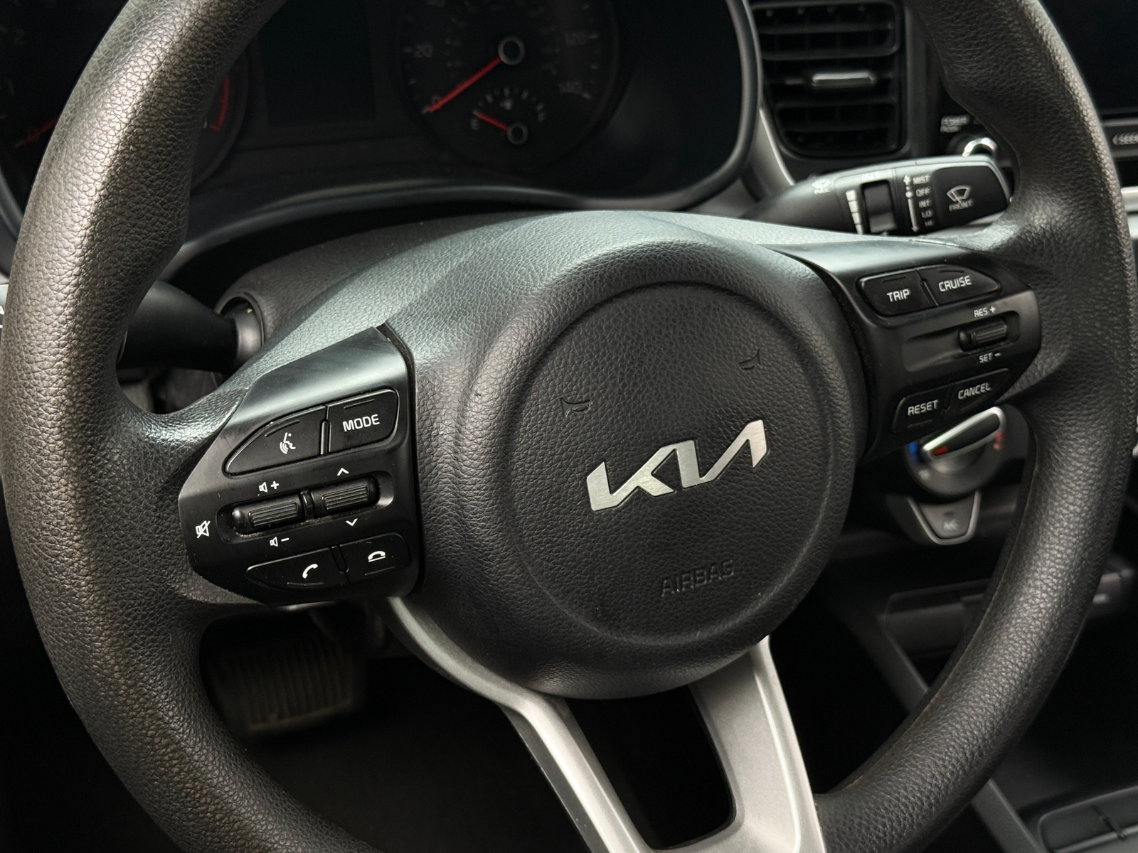 Thumbnail: 2023 Kia Rio - 5