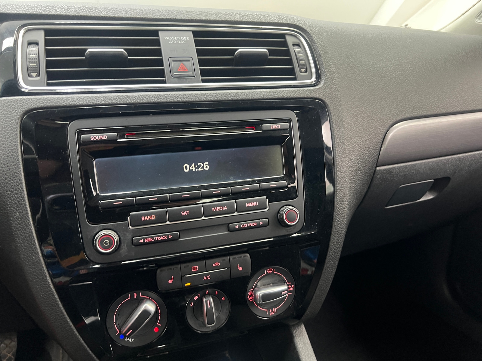 Thumbnail: 2015 Volkswagen Jetta - 4