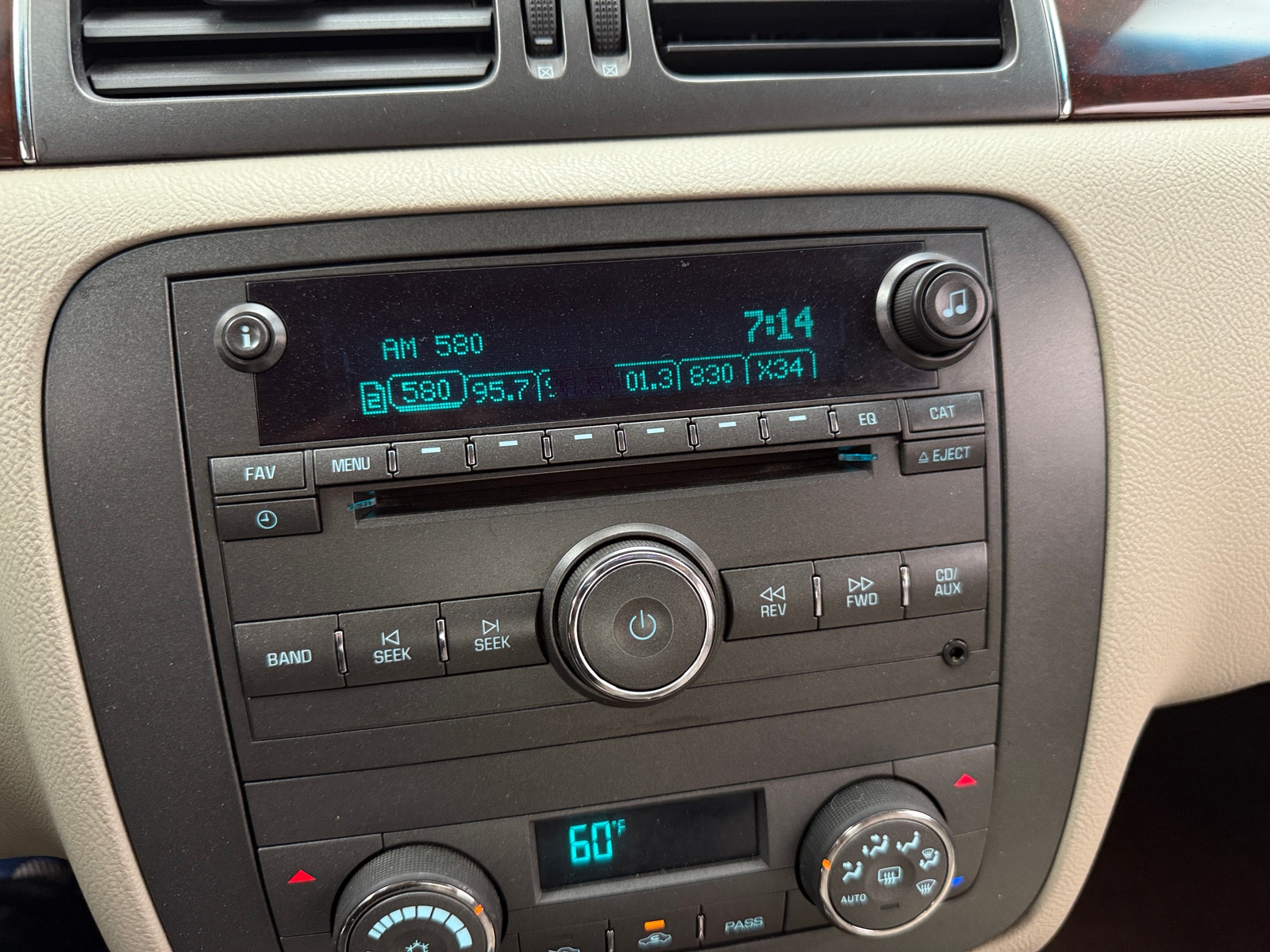 Thumbnail: 2010 Buick Lucerne - 3