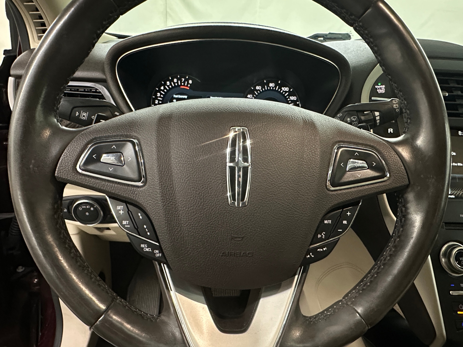 Thumbnail: 2017 Lincoln MKC - 4