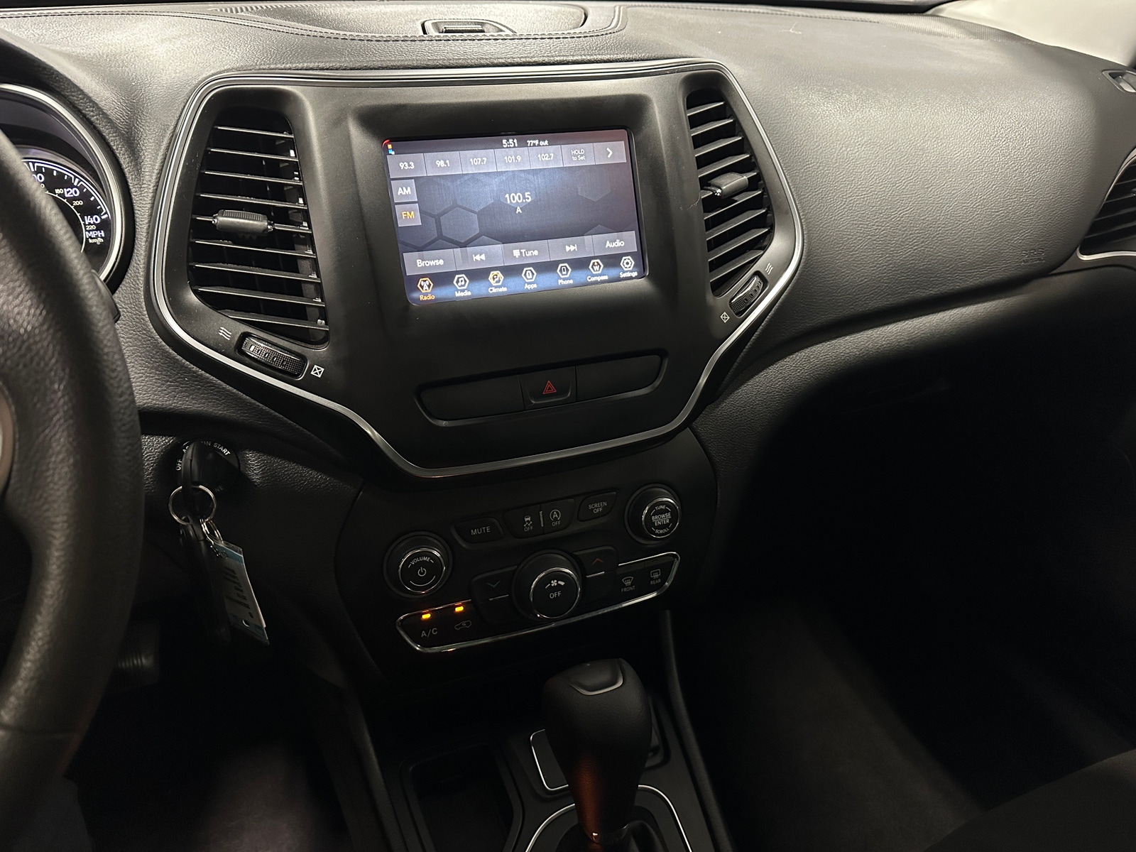 Thumbnail: 2019 Jeep Cherokee - 4