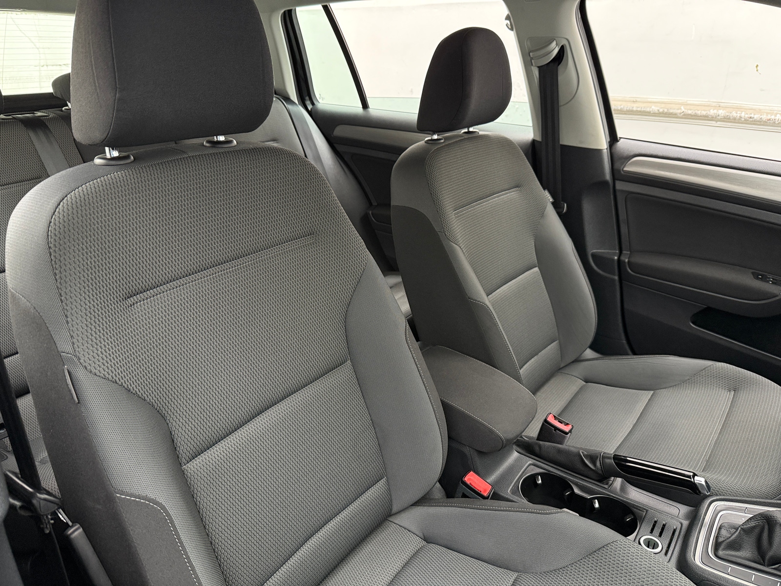 Thumbnail: 2017 Volkswagen e-Golf - 2