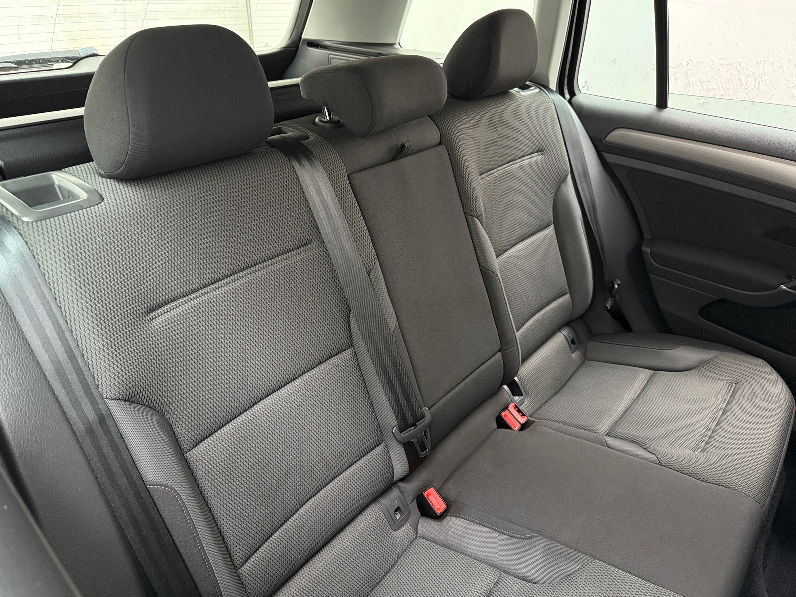 Thumbnail: 2017 Volkswagen e-Golf - 6