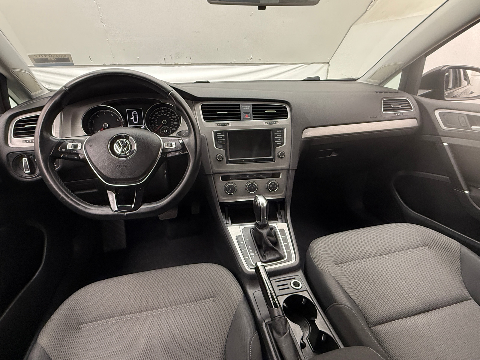 Thumbnail: 2017 Volkswagen e-Golf - 3