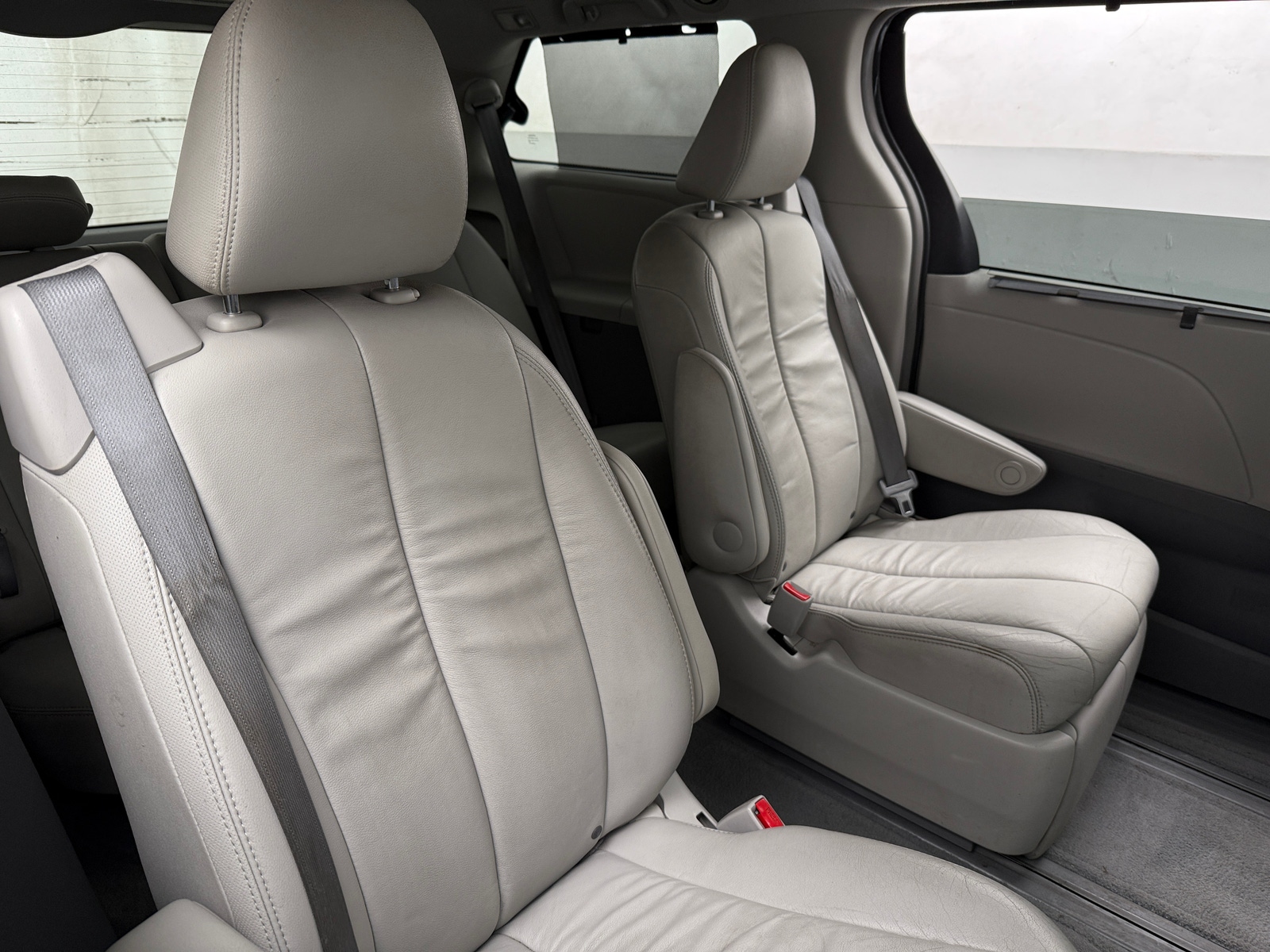 Thumbnail: 2014 Toyota Sienna - 5