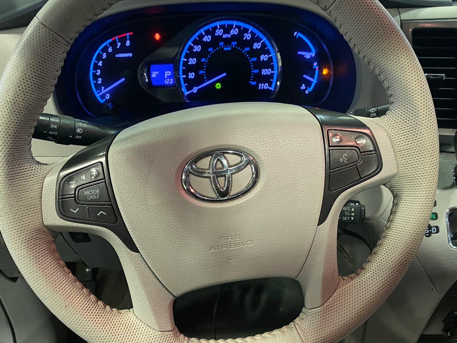 Thumbnail: 2014 Toyota Sienna - 4