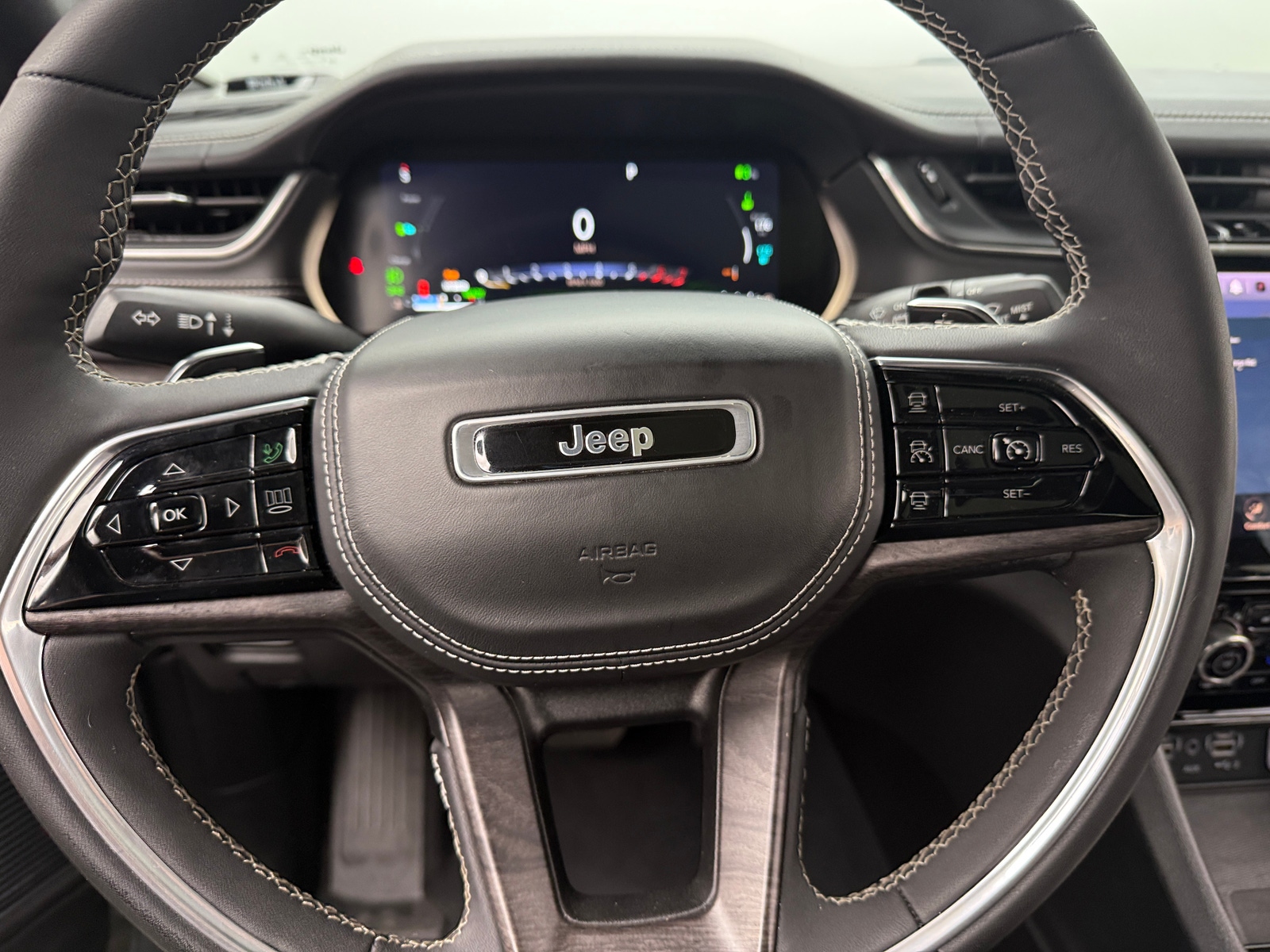 Thumbnail: 2023 Jeep Grand Cherokee - 4
