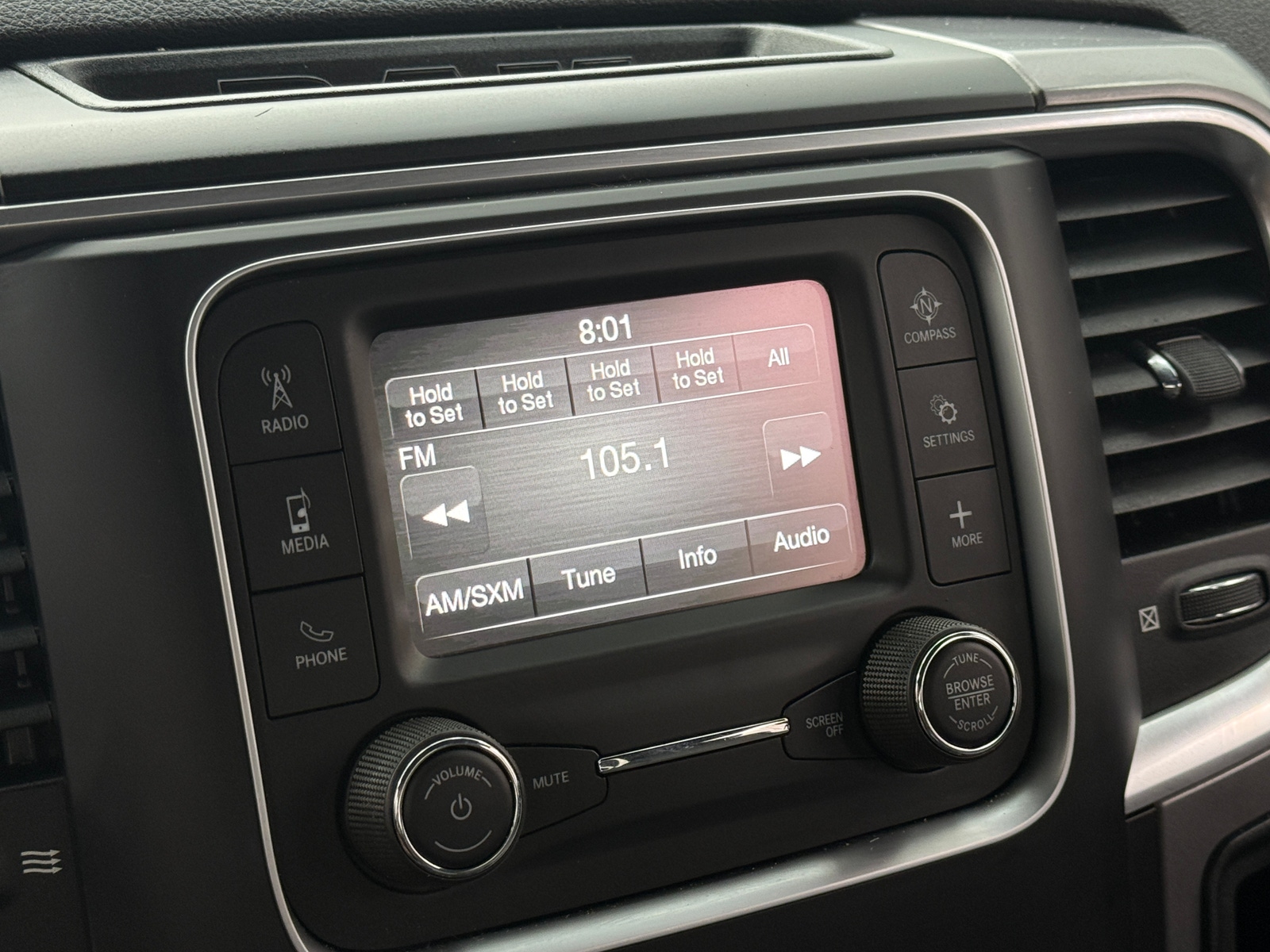 Thumbnail: 2021 RAM 1500 Classic - 4
