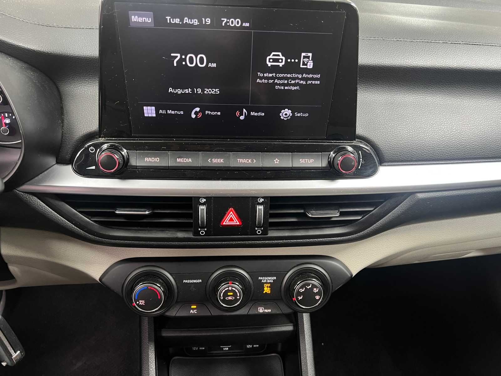 Thumbnail: 2022 Kia Forte - 4
