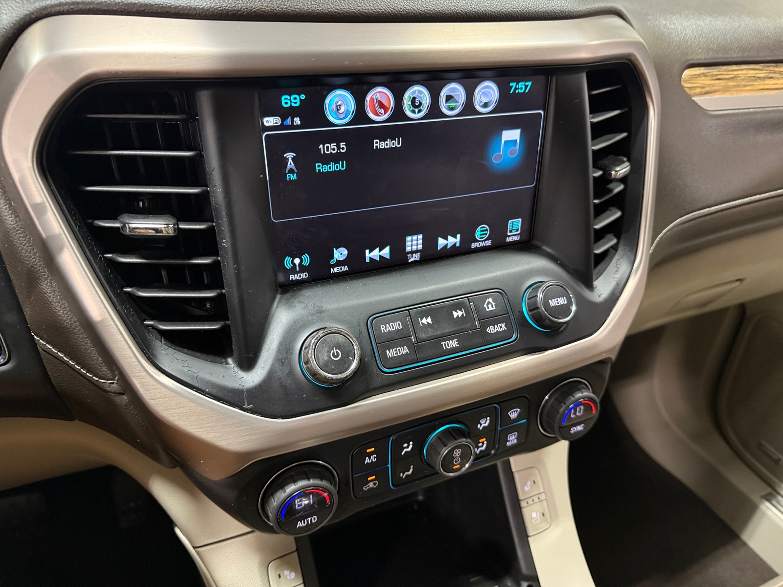 Thumbnail: 2019 GMC Acadia - 3