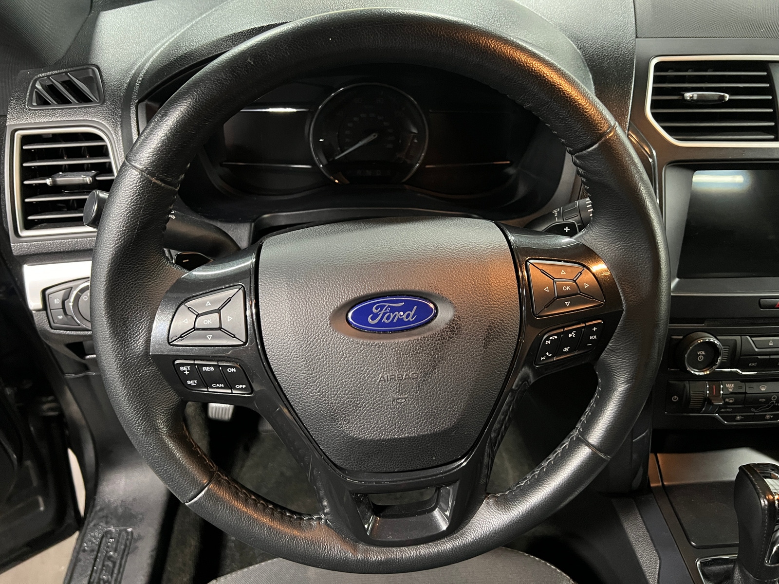 Thumbnail: 2017 Ford Explorer - 5