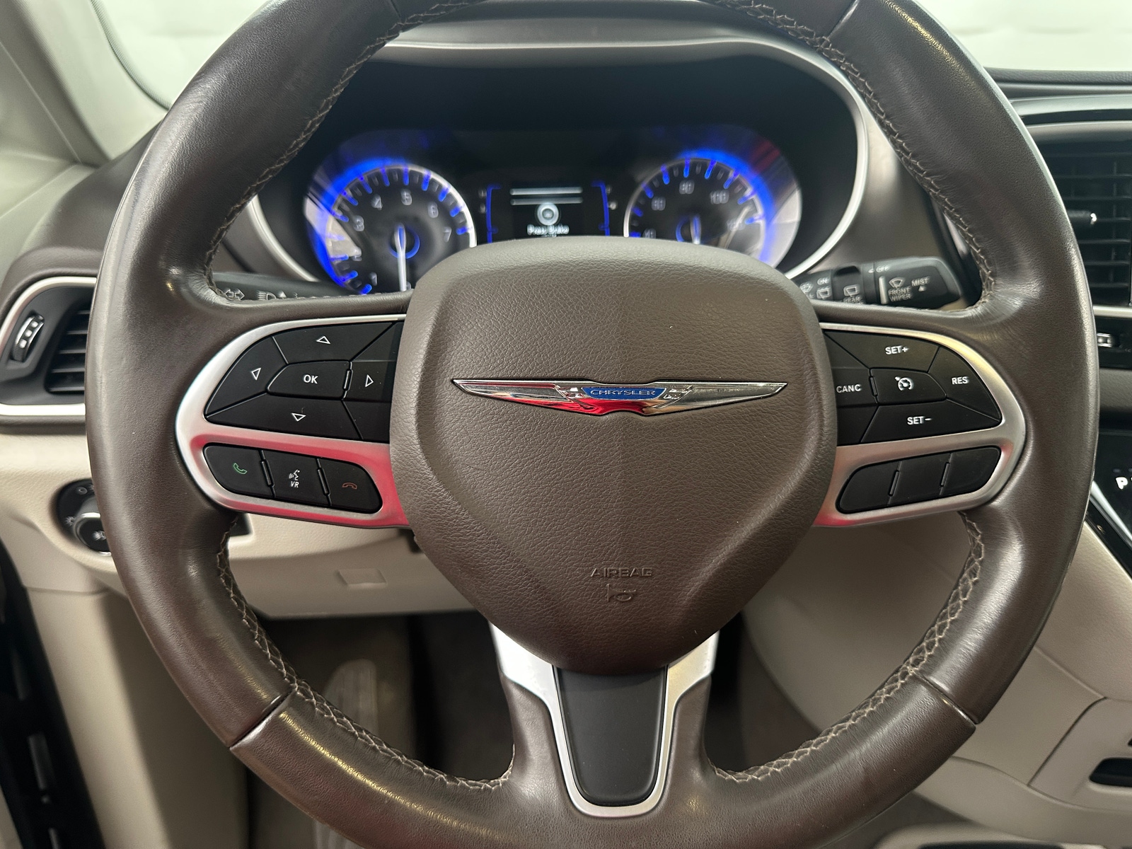 Thumbnail: 2018 Chrysler Pacifica - 4