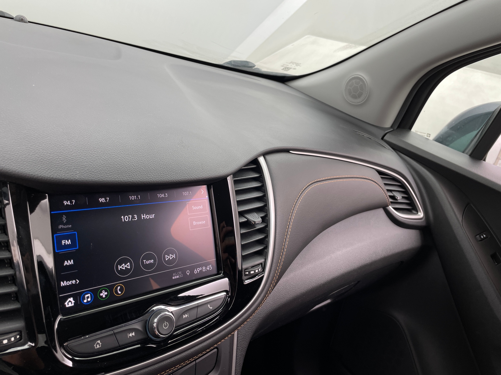 Thumbnail: 2022 Chevrolet Trax - 3