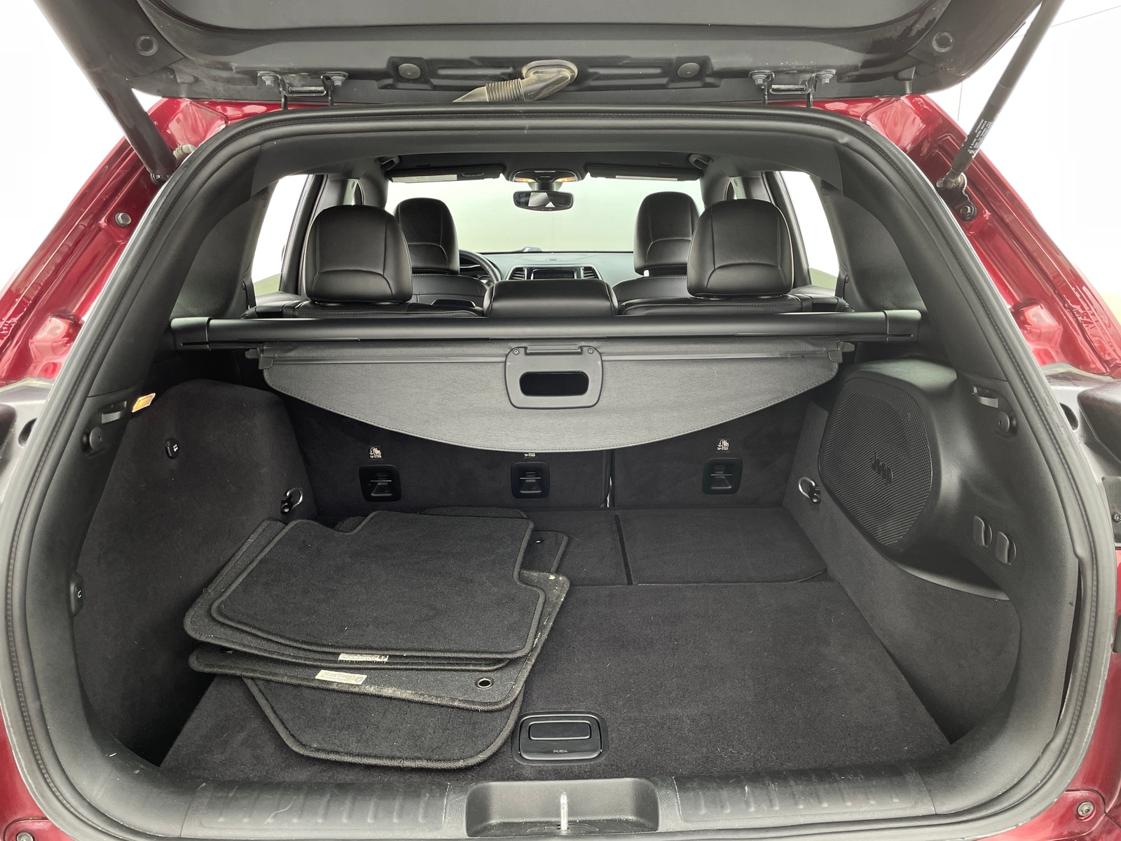 Thumbnail: 2019 Jeep Cherokee - 6