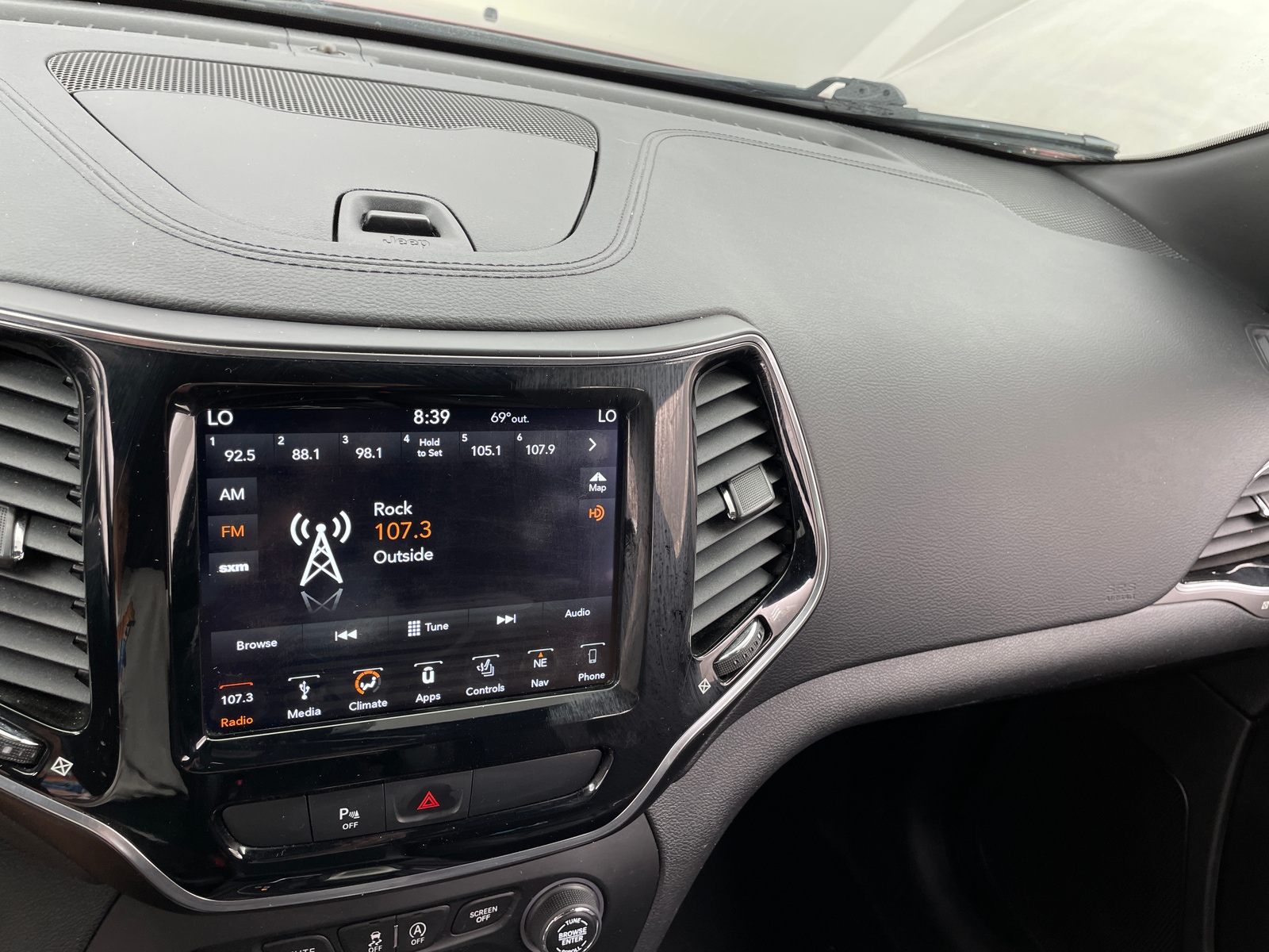 Thumbnail: 2019 Jeep Cherokee - 3