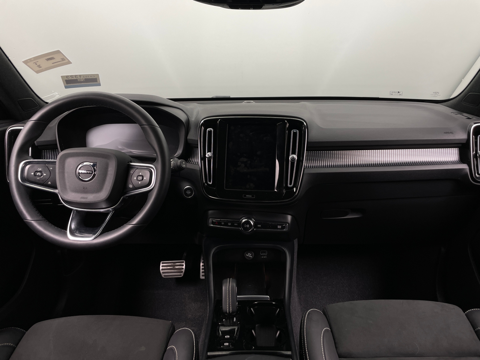 Thumbnail: 2022 Volvo XC40 - 2