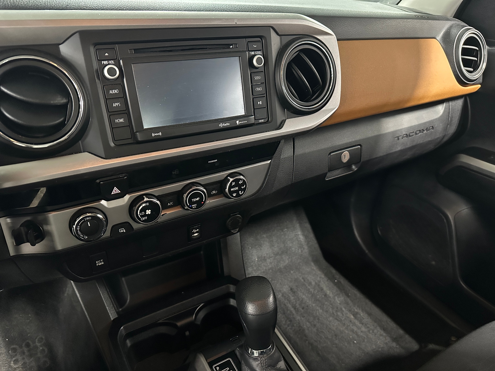 Thumbnail: 2017 Toyota Tacoma - 4