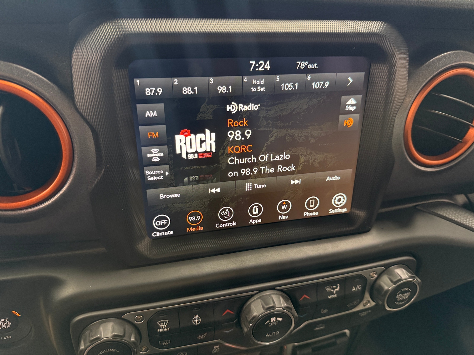 Thumbnail: 2021 Jeep Gladiator - 4