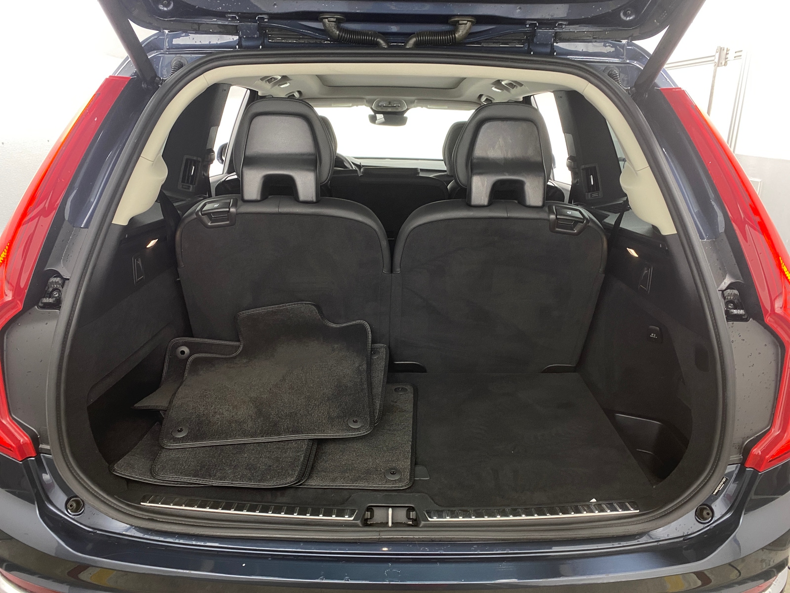 Thumbnail: 2025 Volvo XC90 - 6