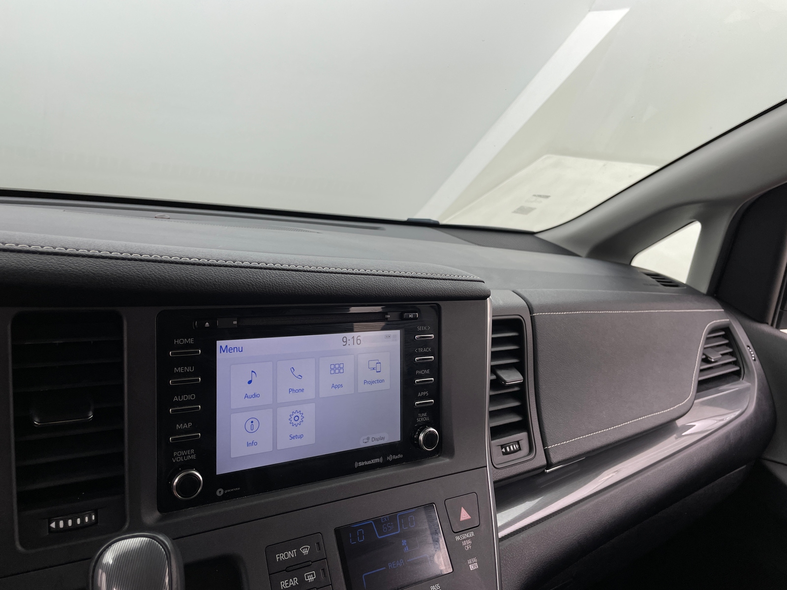 Thumbnail: 2019 Toyota Sienna - 3