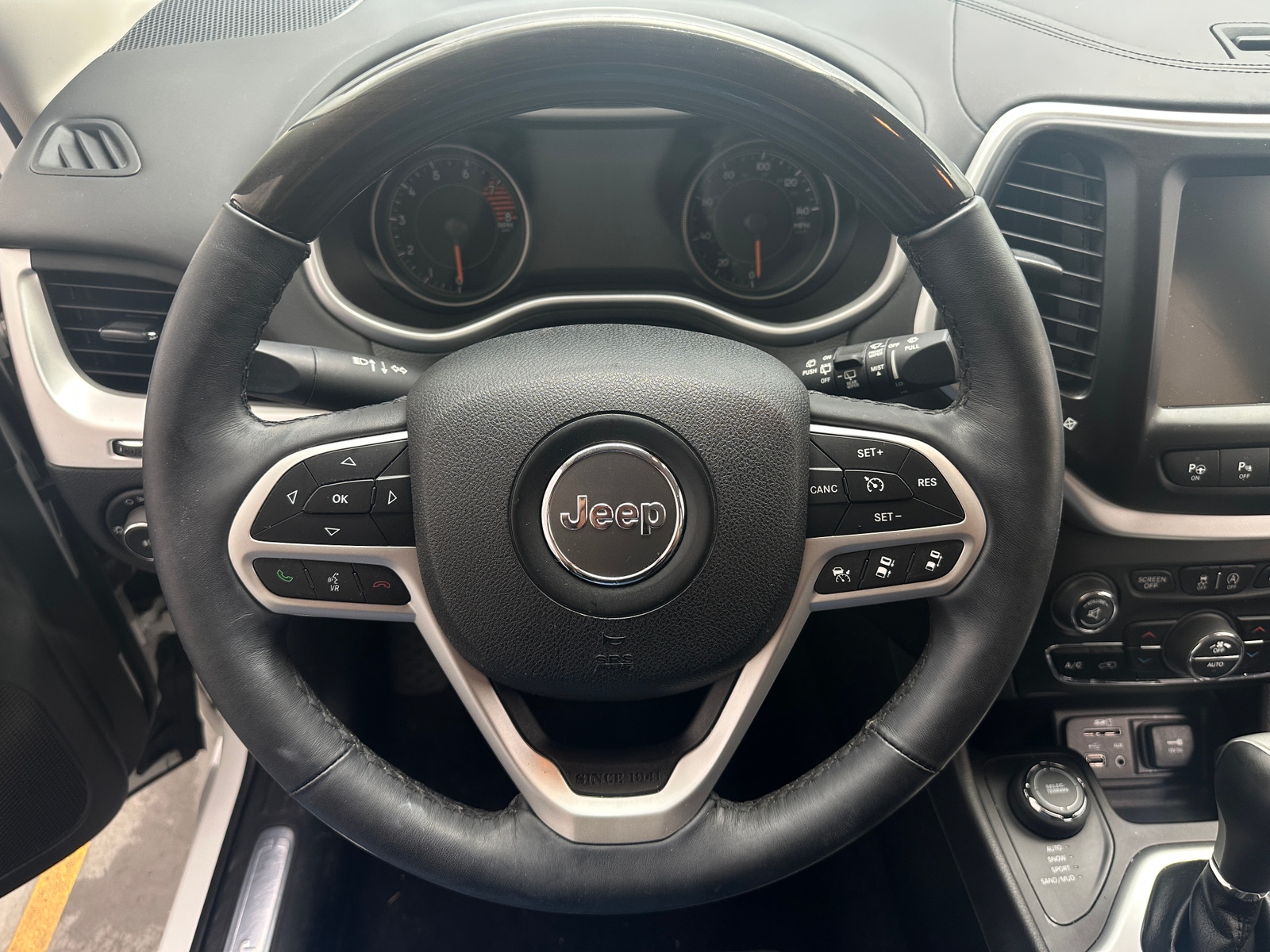 Thumbnail: 2017 Jeep Cherokee - 4