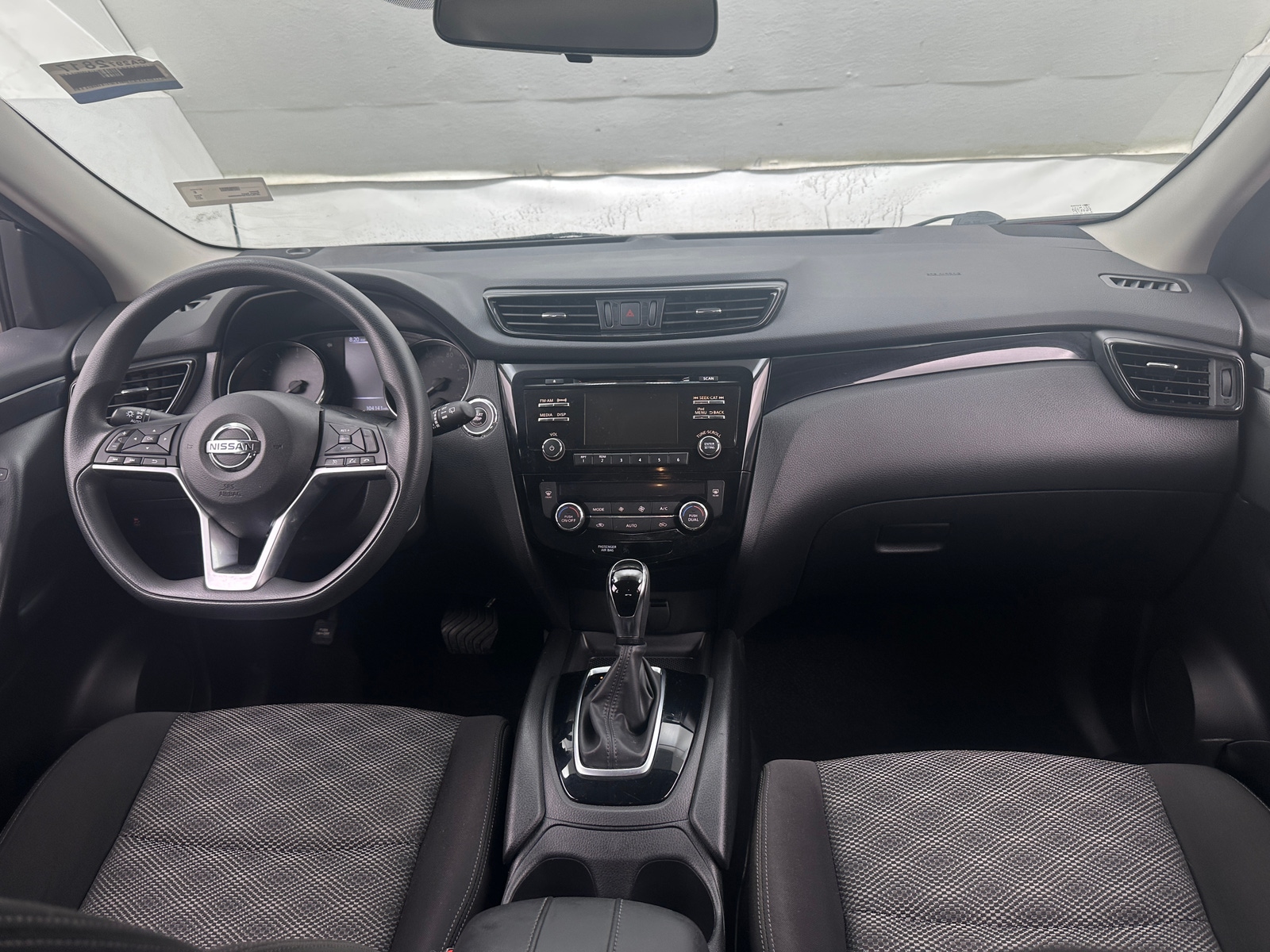 Thumbnail: 2017 Nissan Rogue Sport - 3
