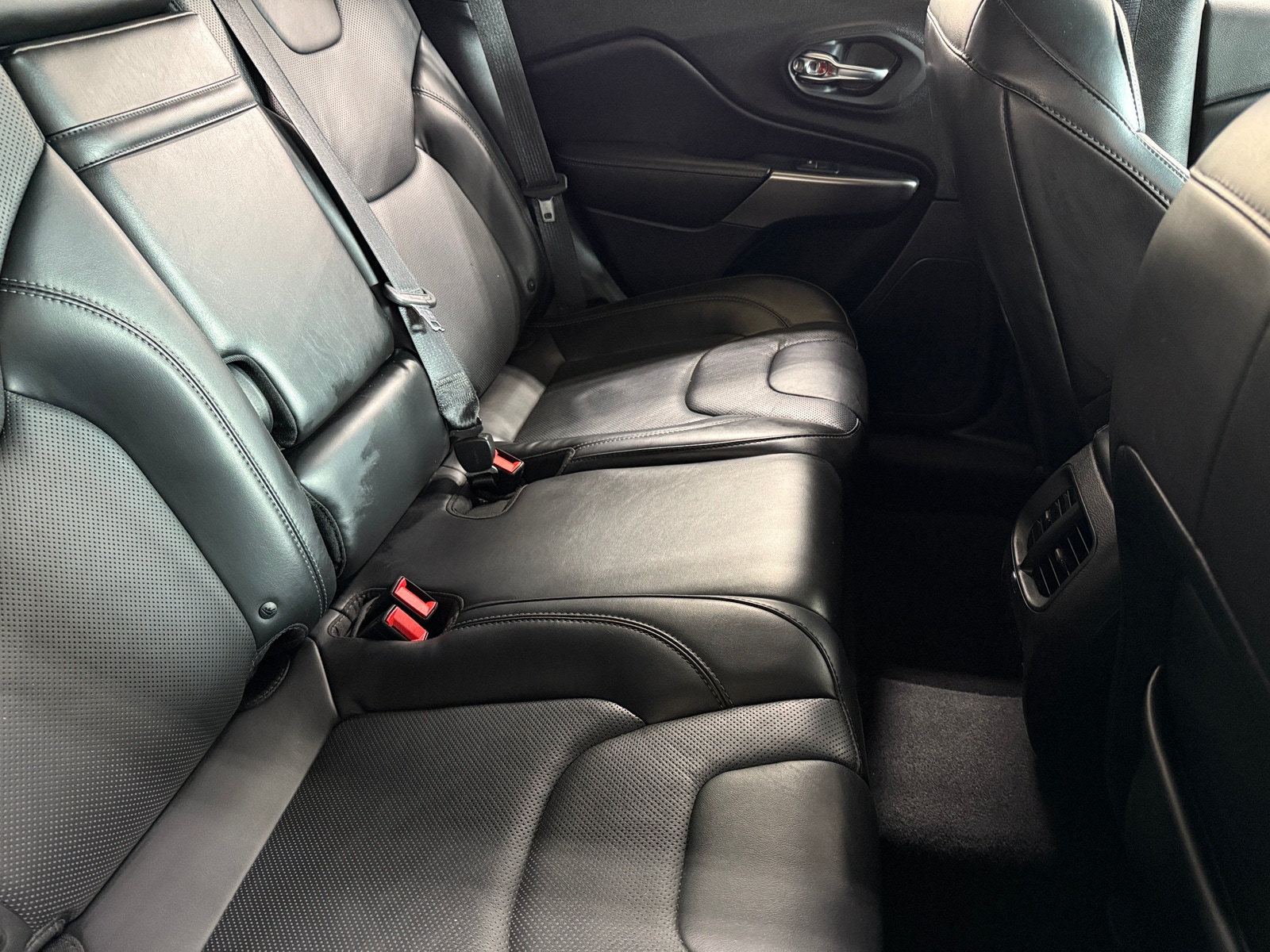 Thumbnail: 2019 Jeep Cherokee - 5