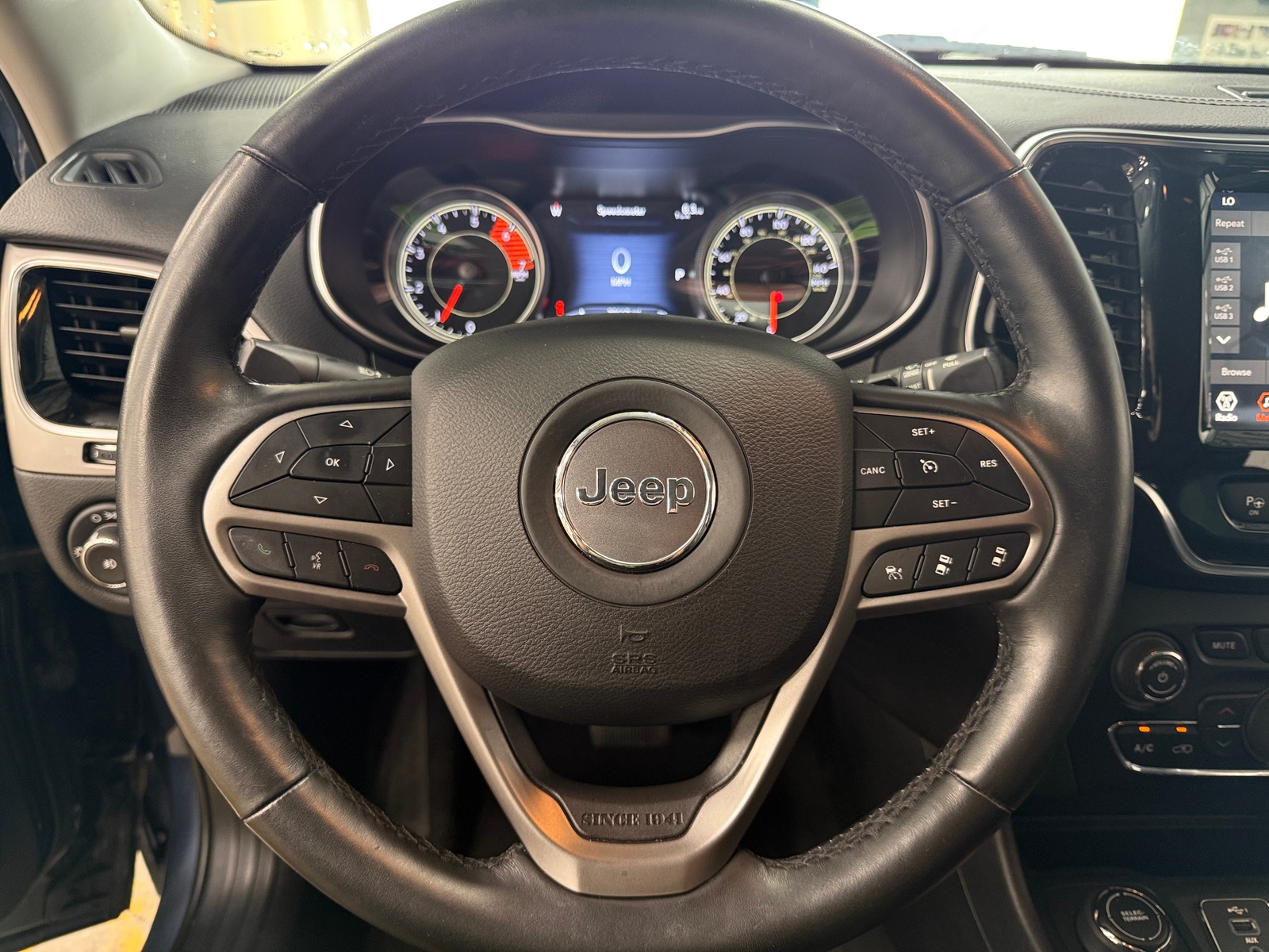 Thumbnail: 2019 Jeep Cherokee - 4