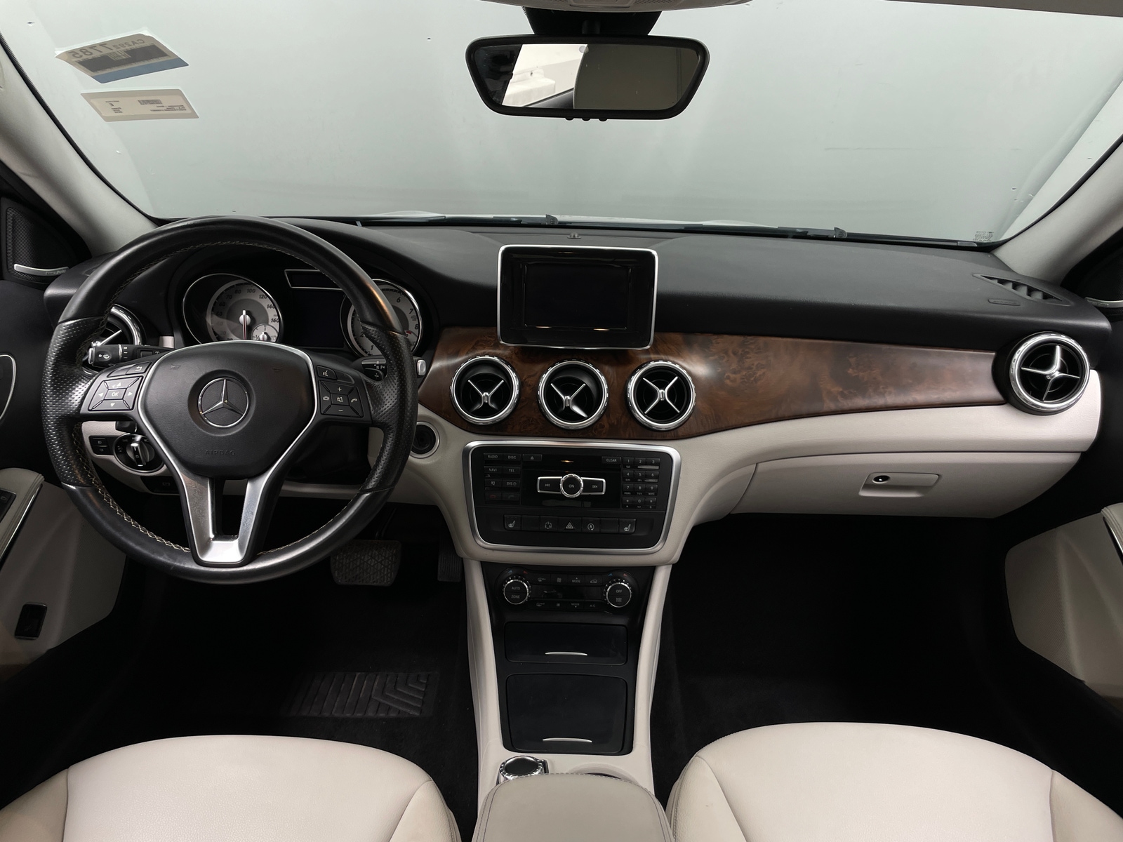 Thumbnail: 2015 Mercedes-Benz GLA - 2