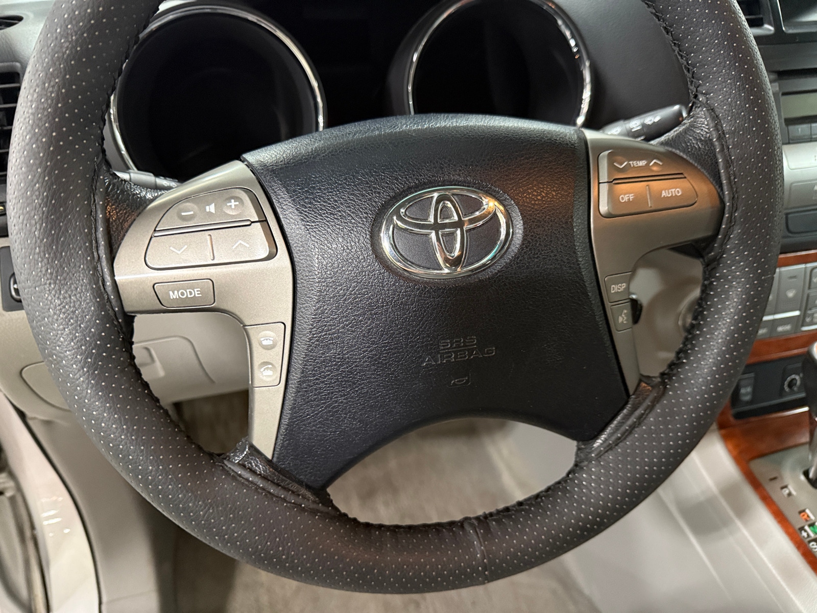 Thumbnail: 2010 Toyota Highlander - 4