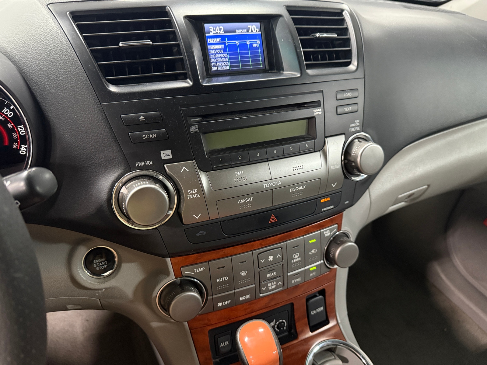 Thumbnail: 2010 Toyota Highlander - 3