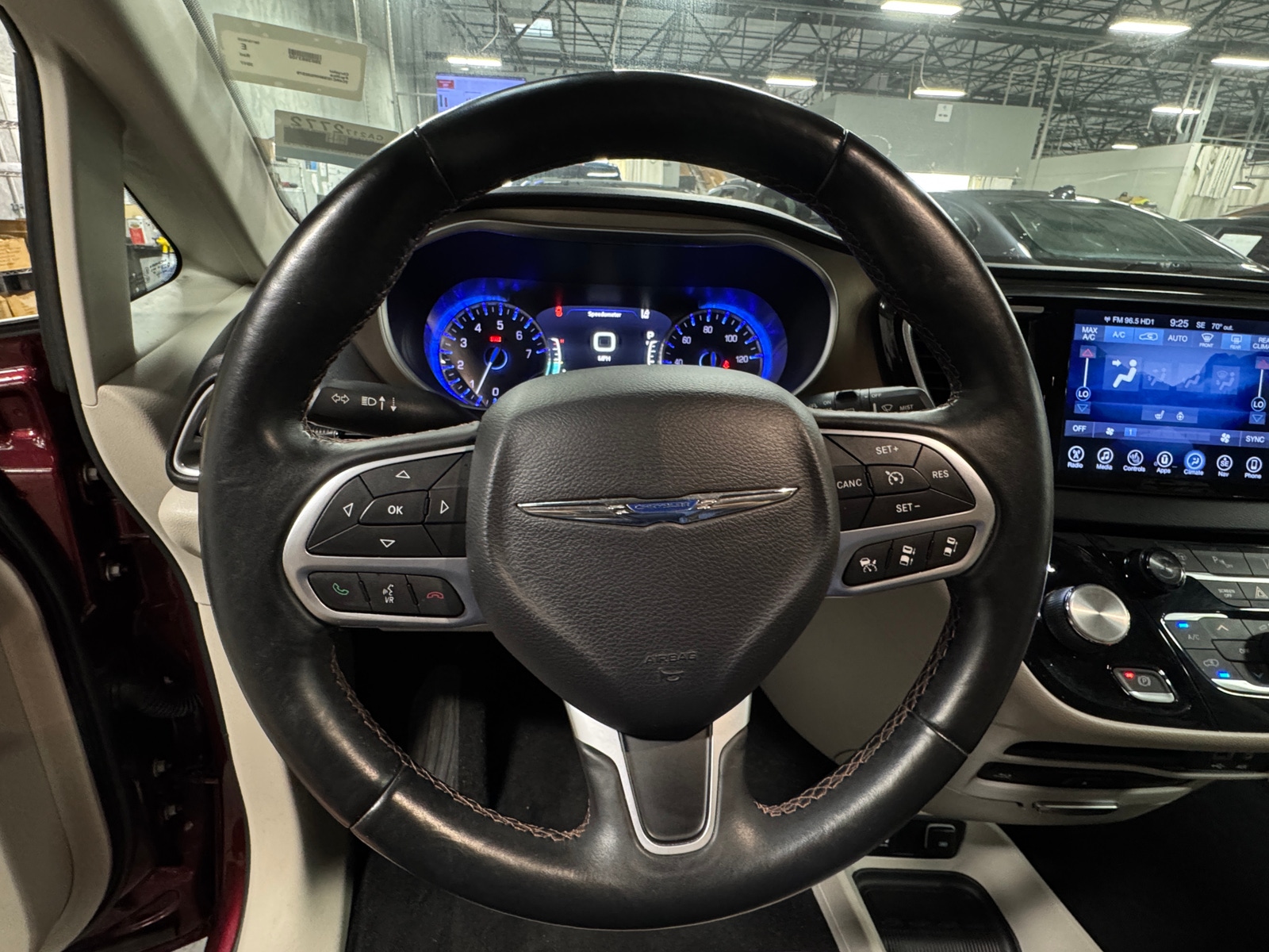 Thumbnail: 2017 Chrysler Pacifica - 4
