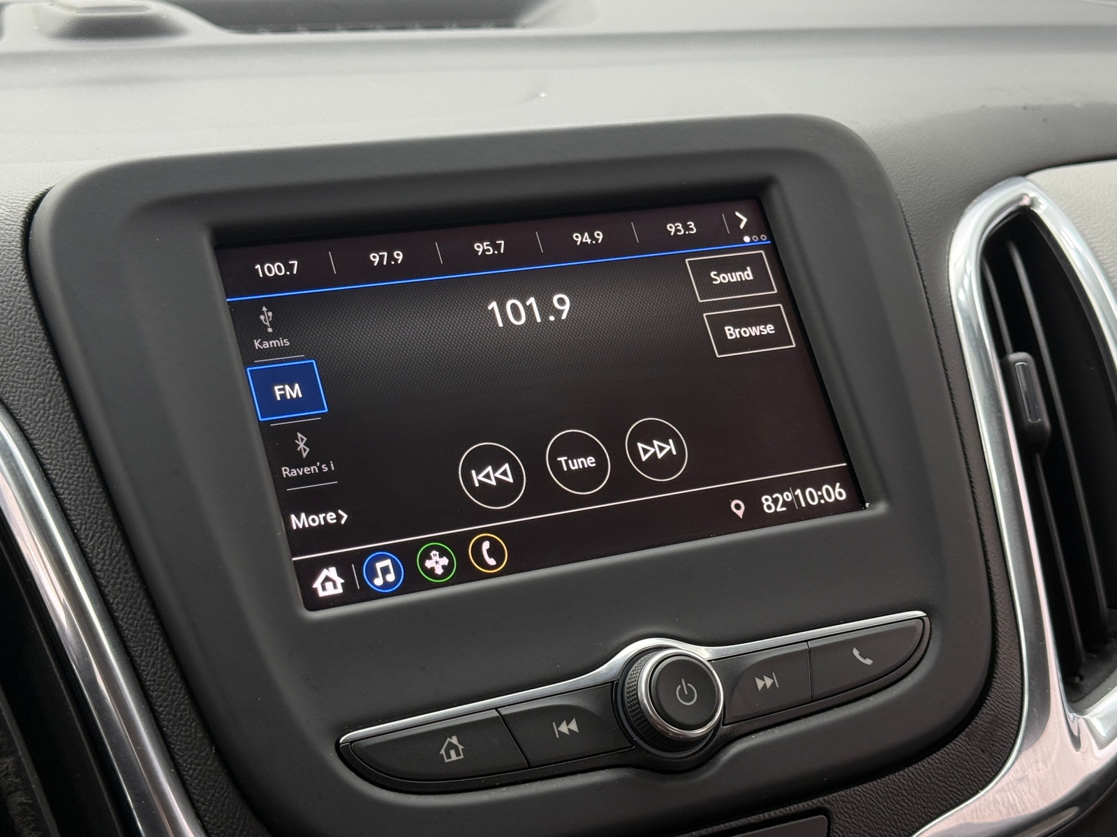 Thumbnail: 2020 Chevrolet Equinox - 4