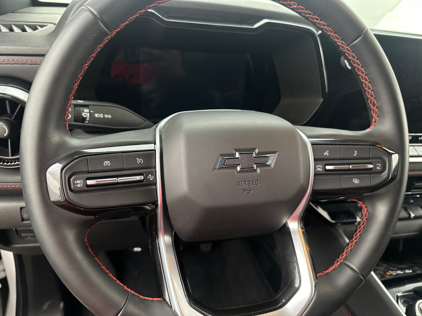 Thumbnail: 2023 Chevrolet Colorado - 4