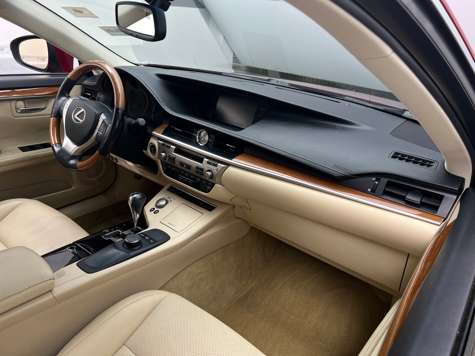 Thumbnail: 2015 Lexus ES - 2